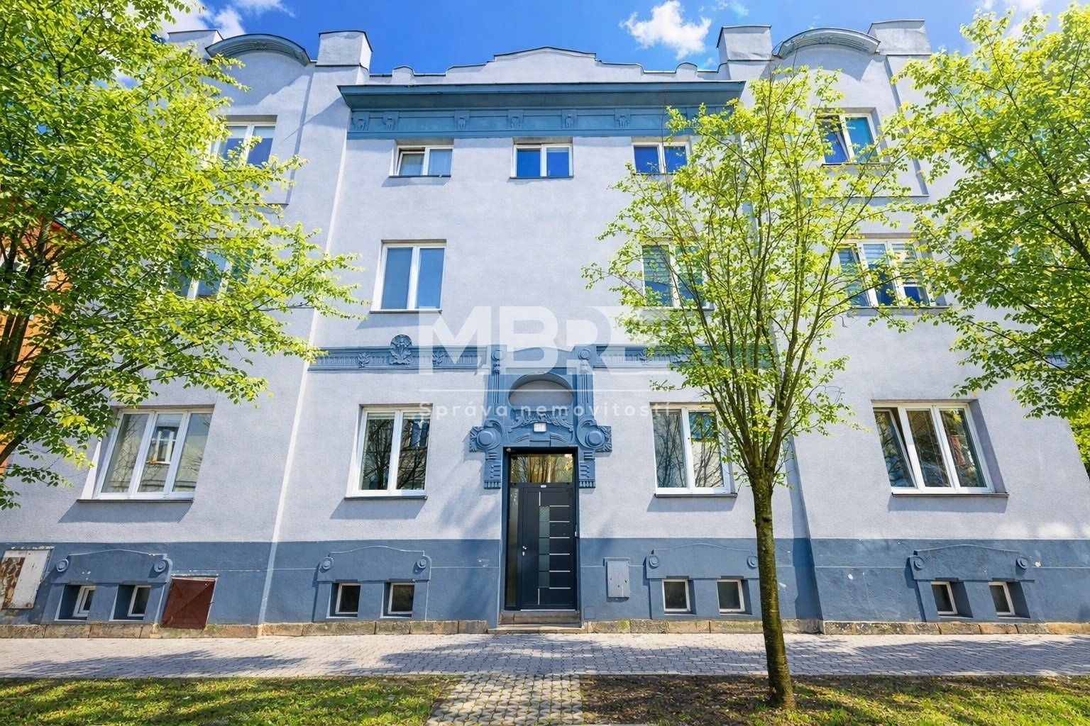 1E6607AB-41AD-40B6-B31C-5E325C559690