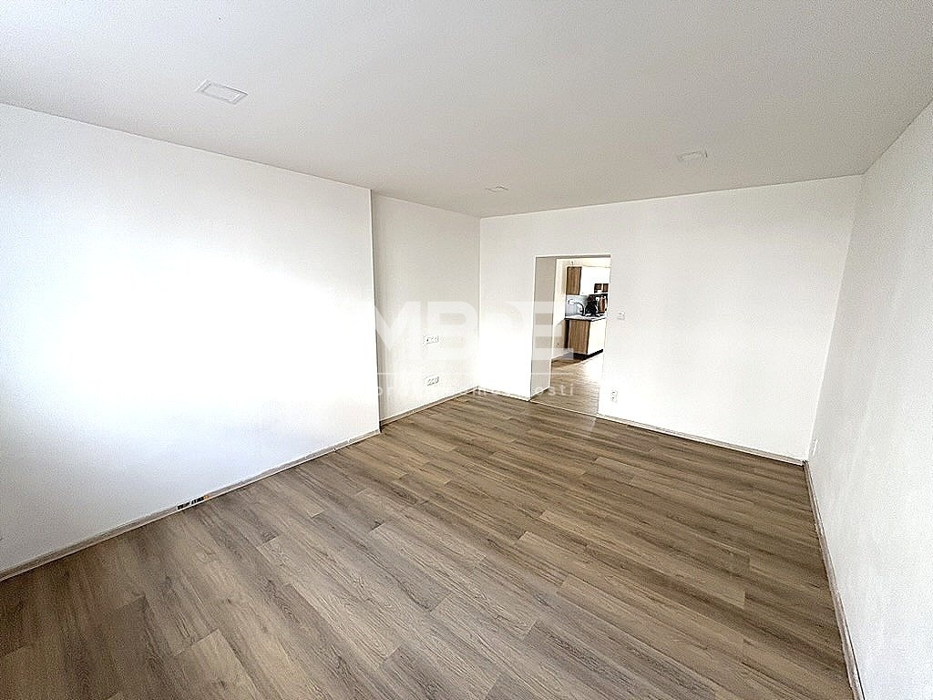 F40FFCCB-0BD5-4828-942A-BDD66398D13E_1_105_c