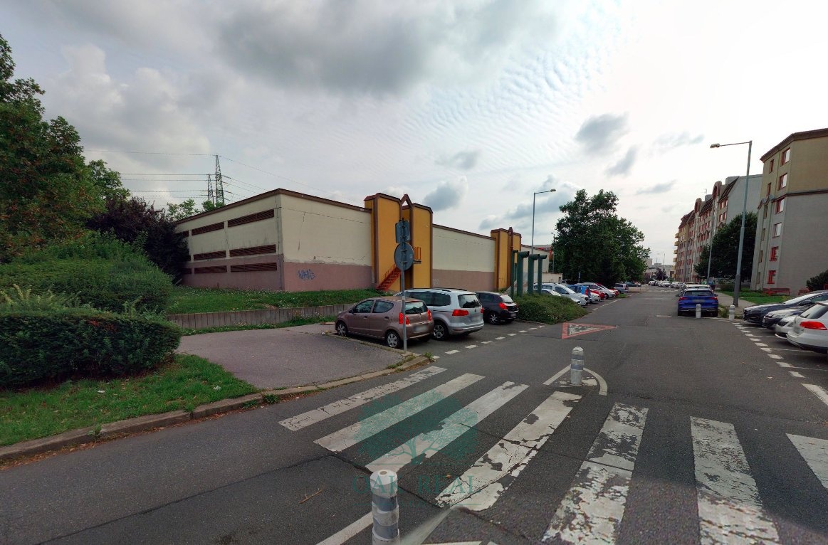 Budova parkovis?te? z ulice Jana Ru?z?ic?ky