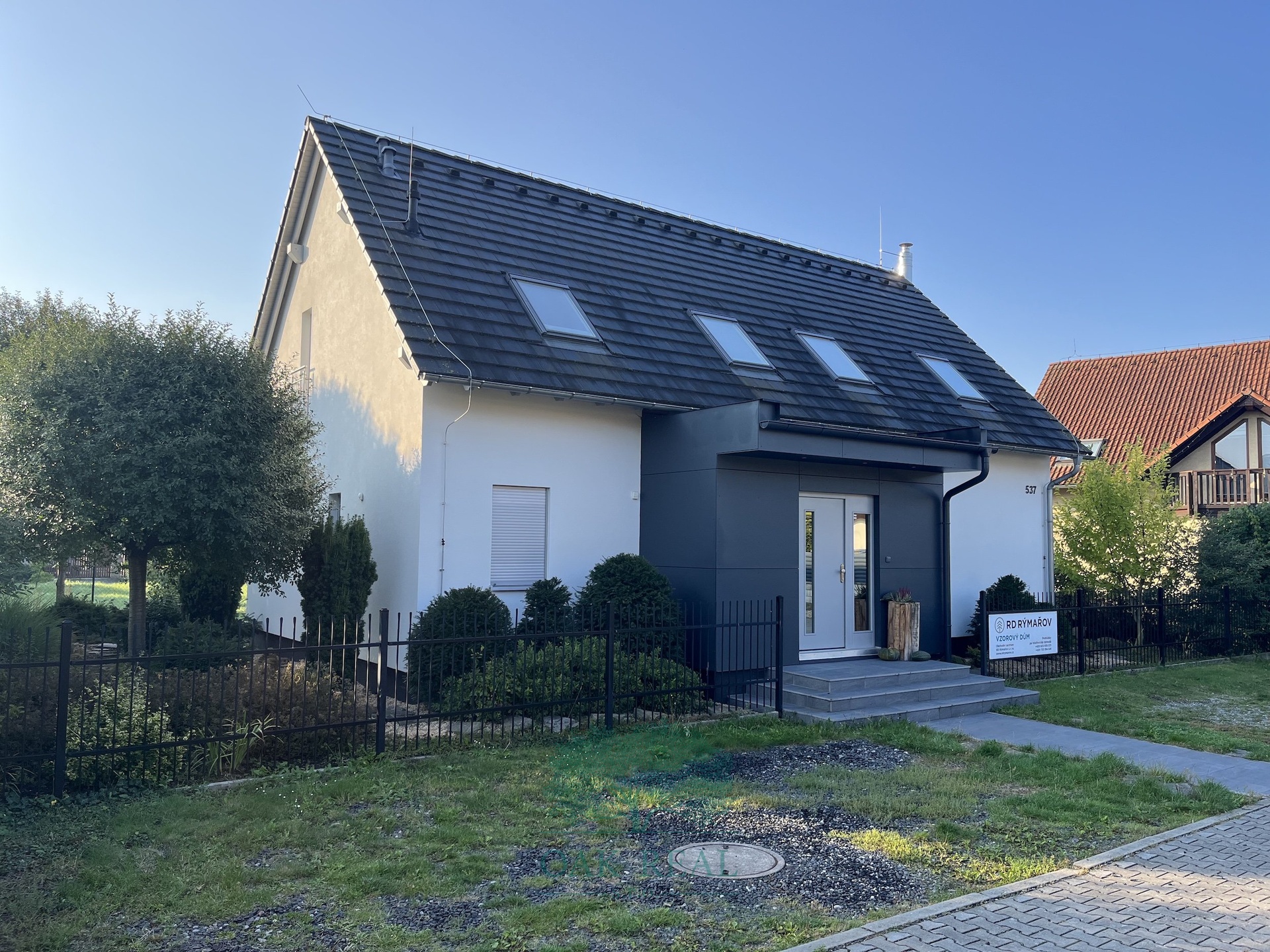 pohled na du?m z ulice