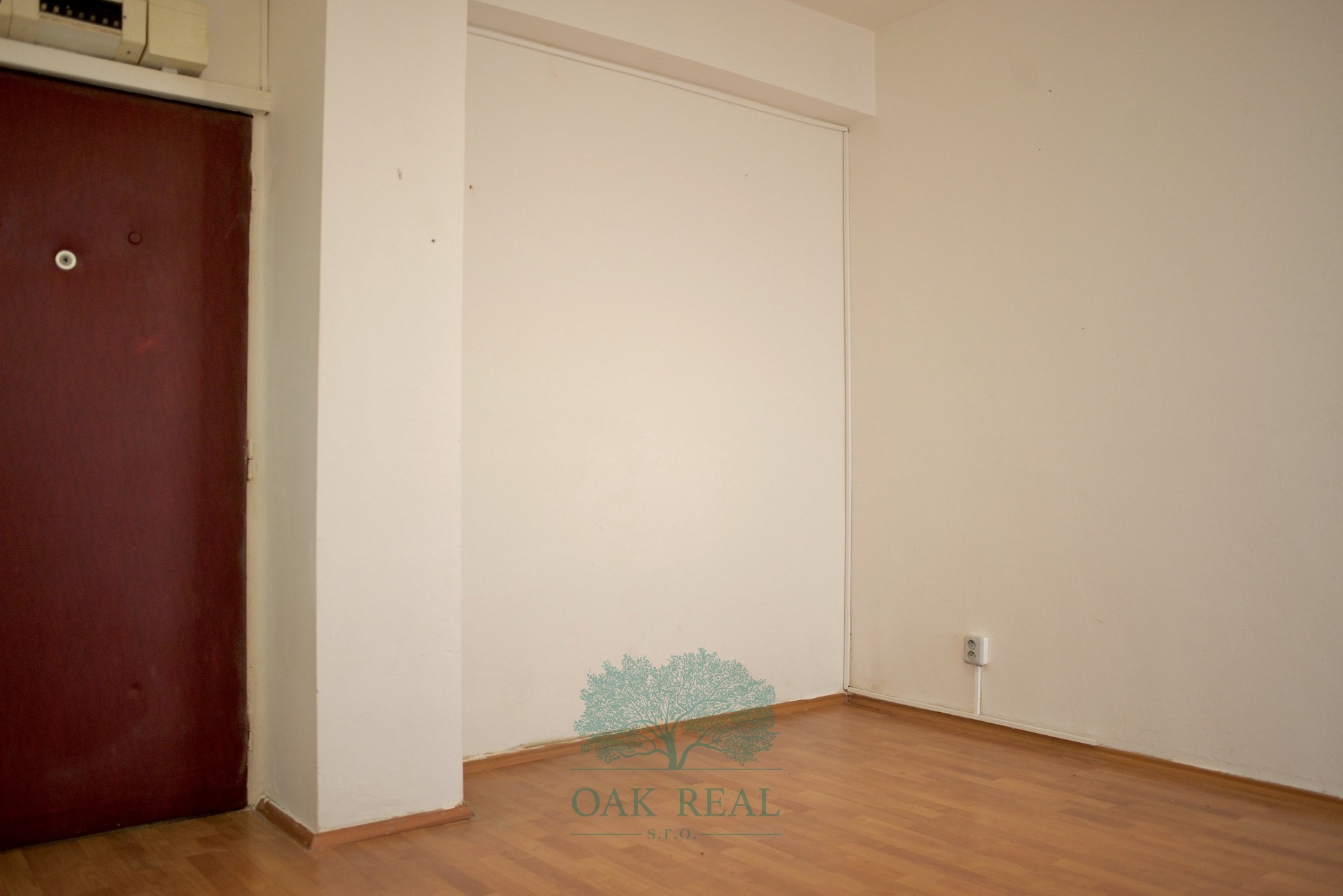 Vstupni? hala se vstupem do bytu