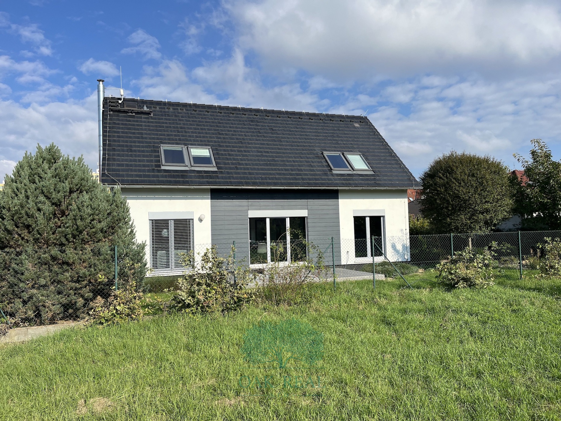 pohled na du?m ze zahrady