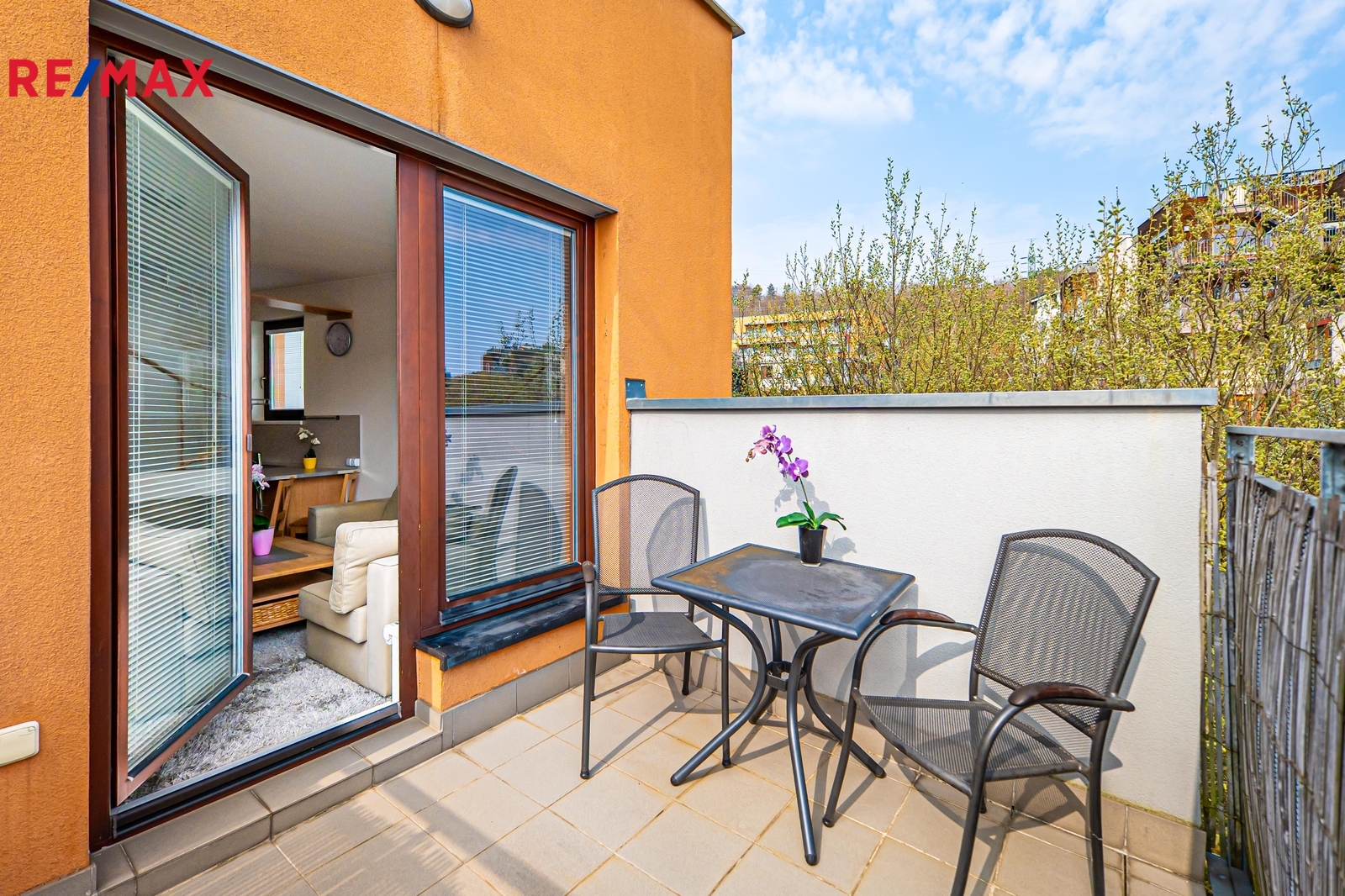 Terasa bytu s posezením