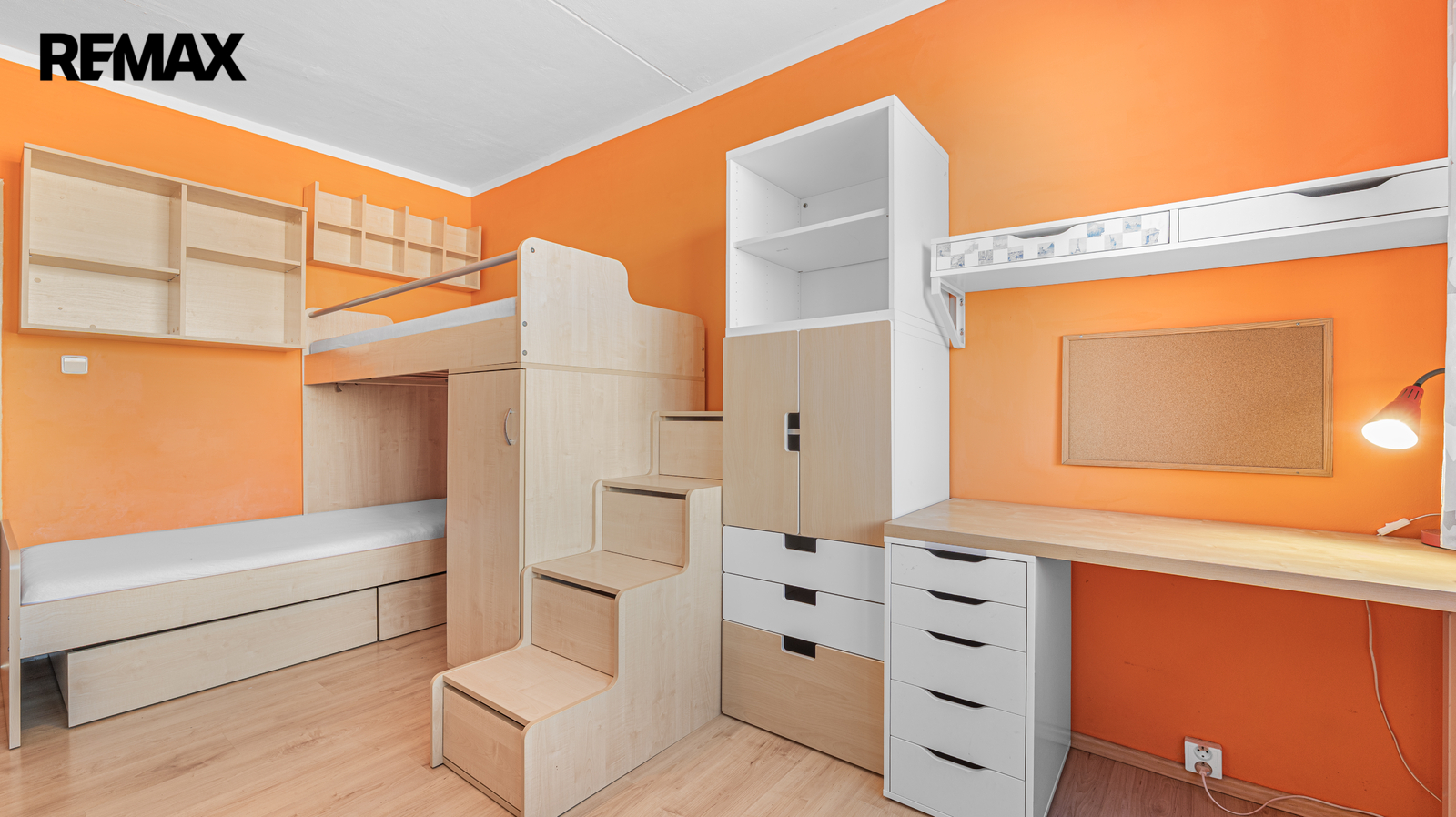 Dětský pokoj s palandou.