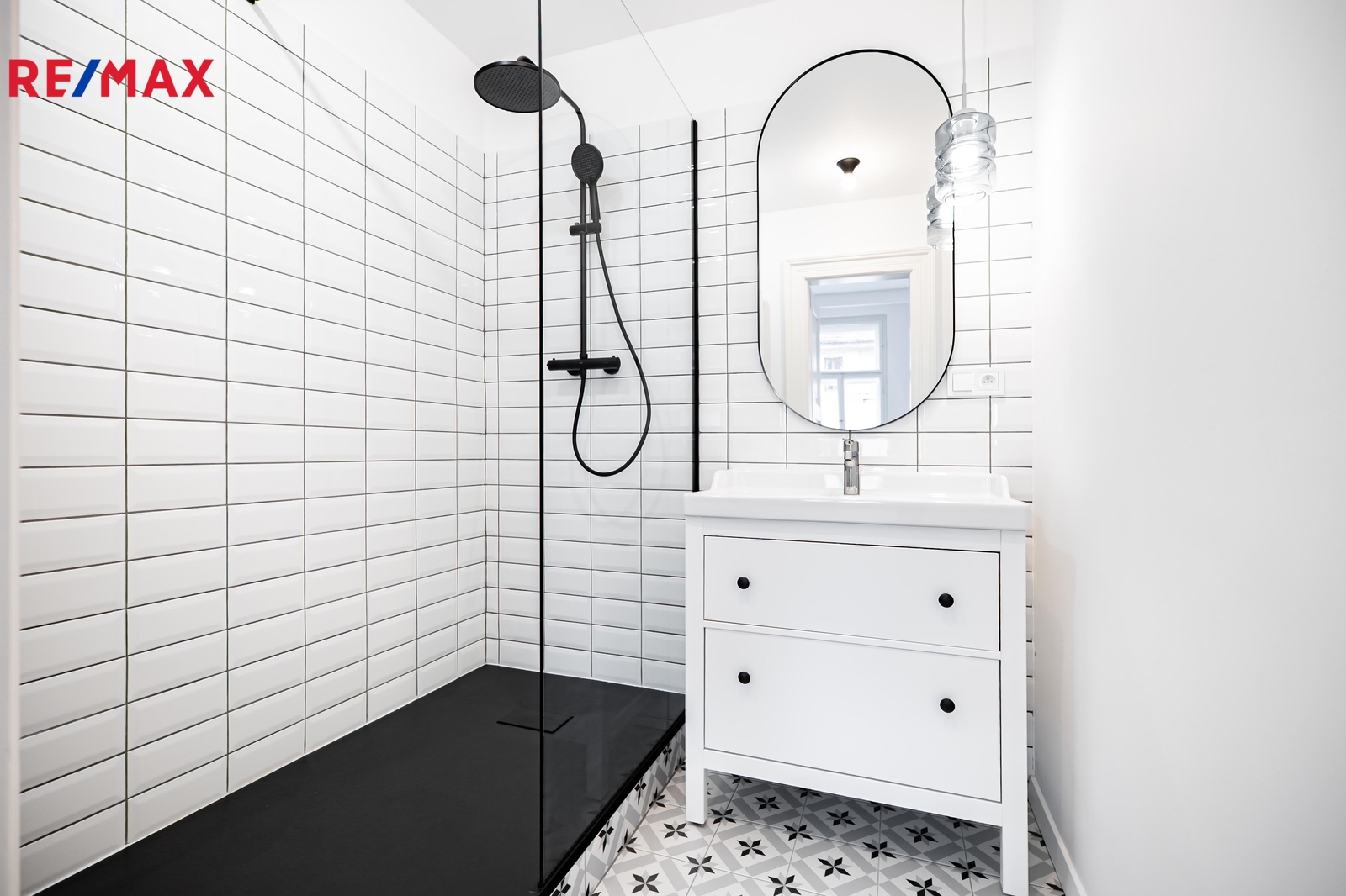 Koupelna se sprchovým koutem