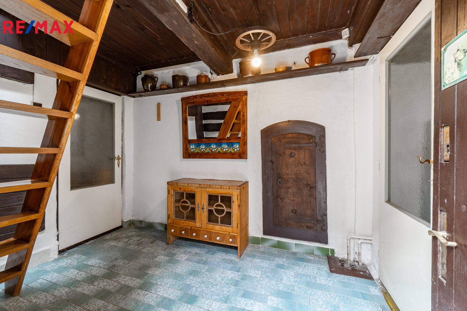 vstupní hala - schodiště do podkroví