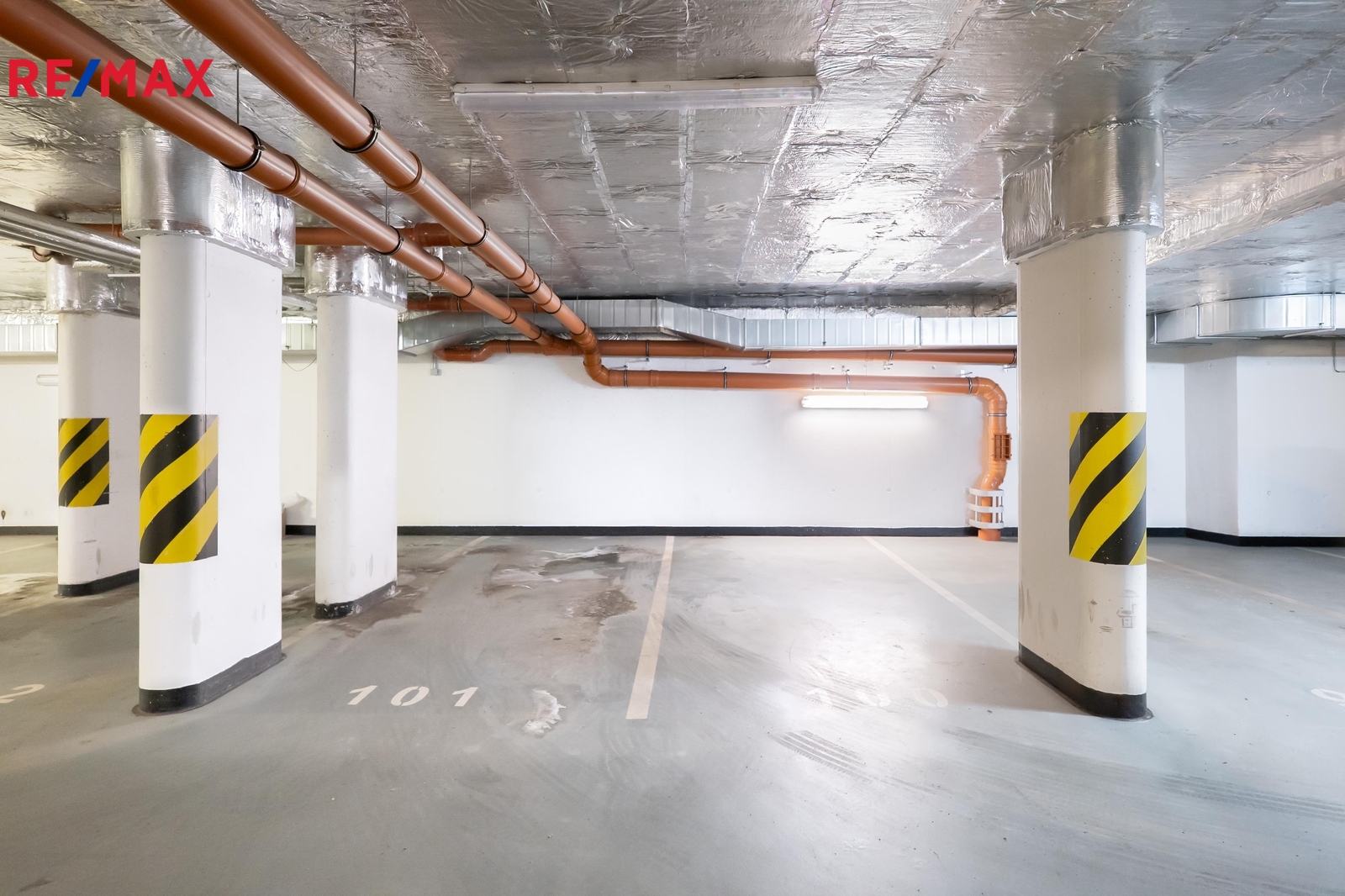 Parkovací stání v suterénu domu