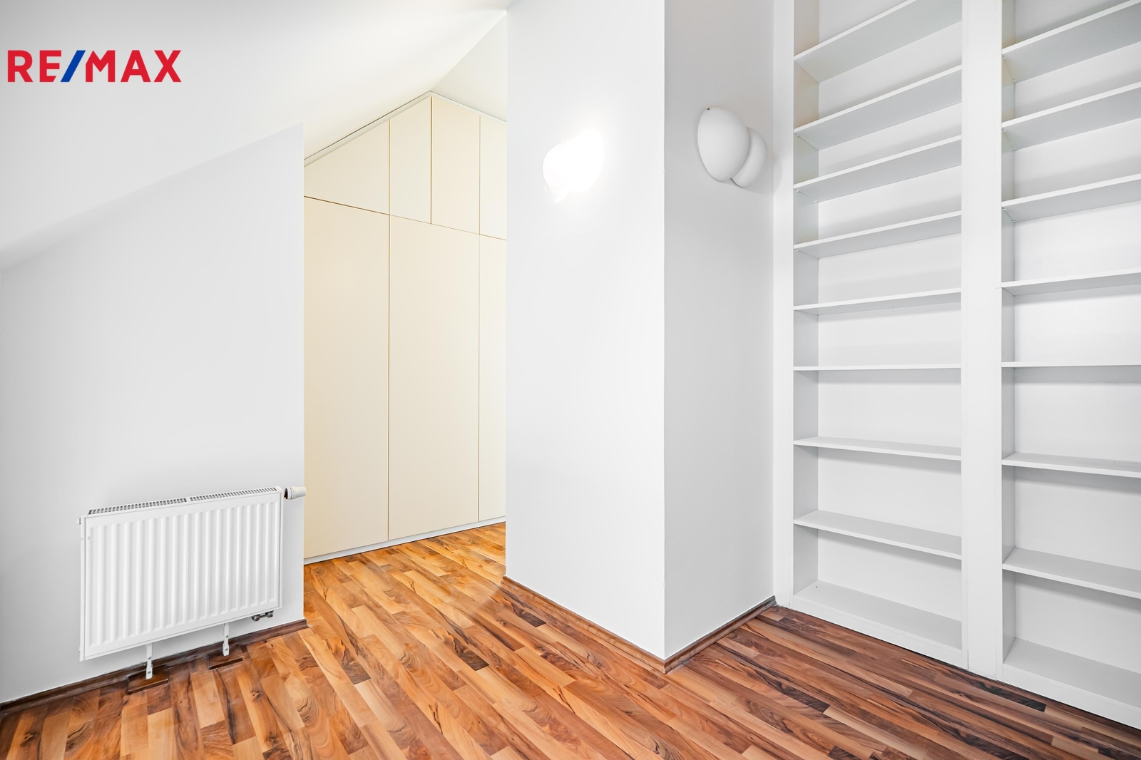 Podesta/pracovna v patře bytu