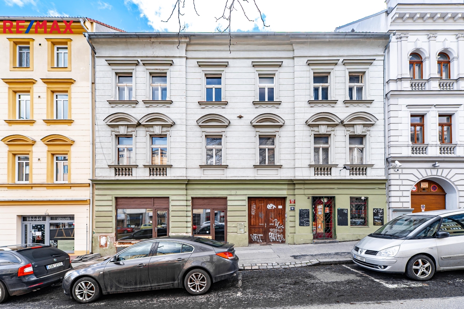 Pohled na dům z ulice