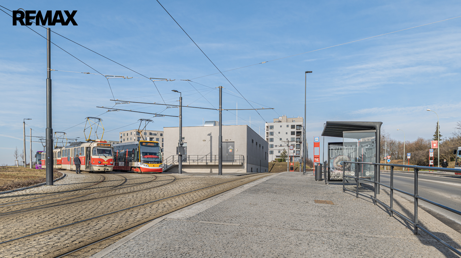 Tram. a bus zast. Dědina