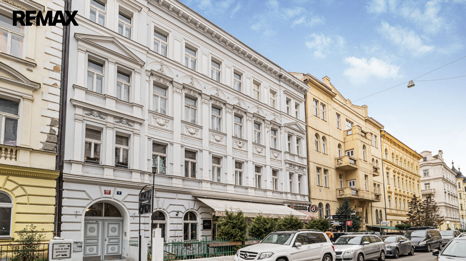 Pohled na dům z ulice