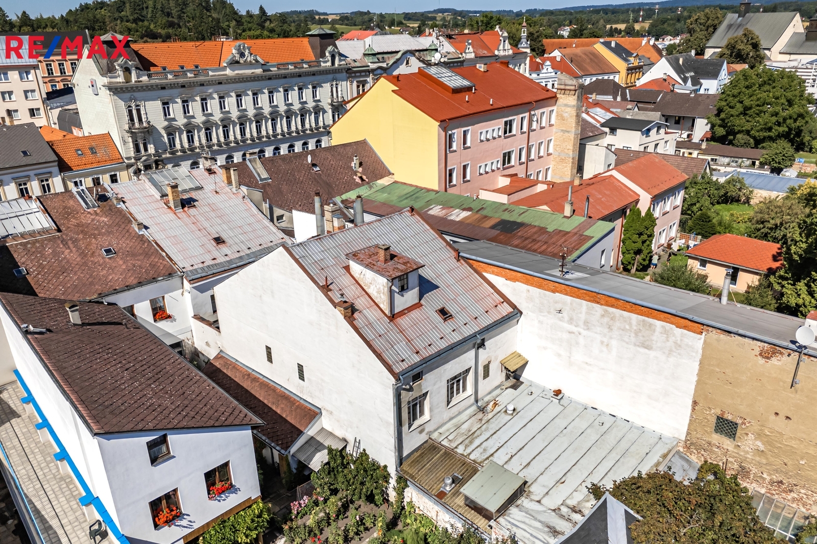 Pohled na dům z dronu ze zadní části