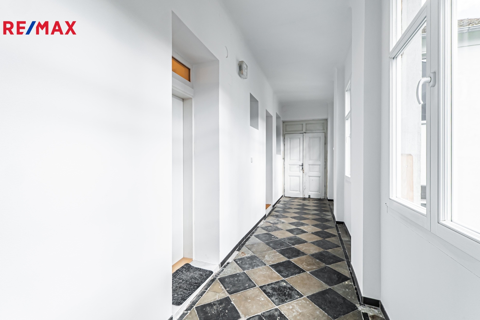 Chodba před bytovou jednotkou