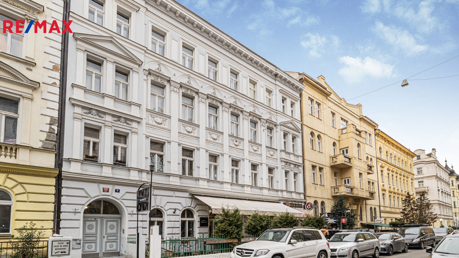 Pohled na dům z ulice