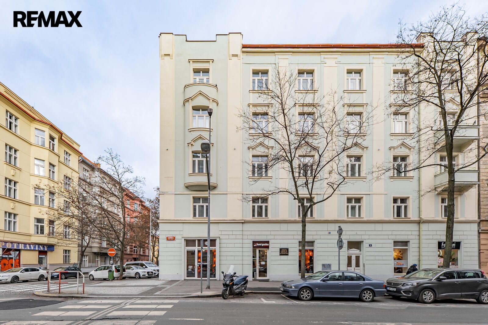 Pohled na dům z ulice