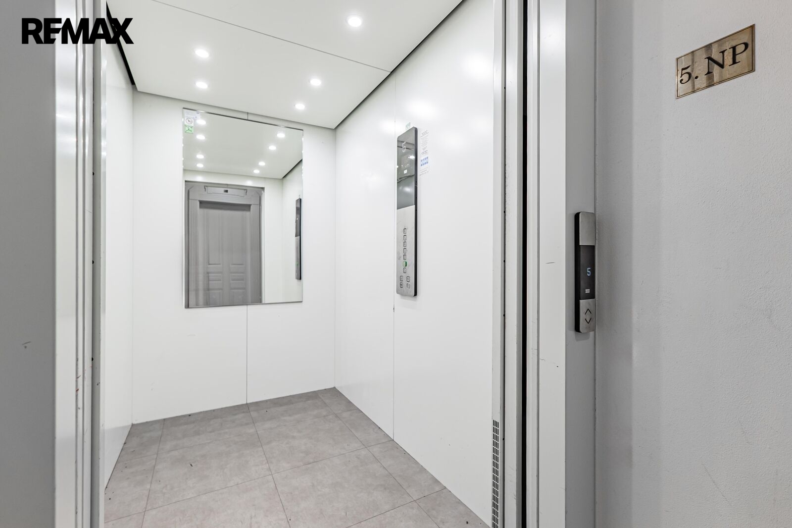 Moderní a prostorný výtah