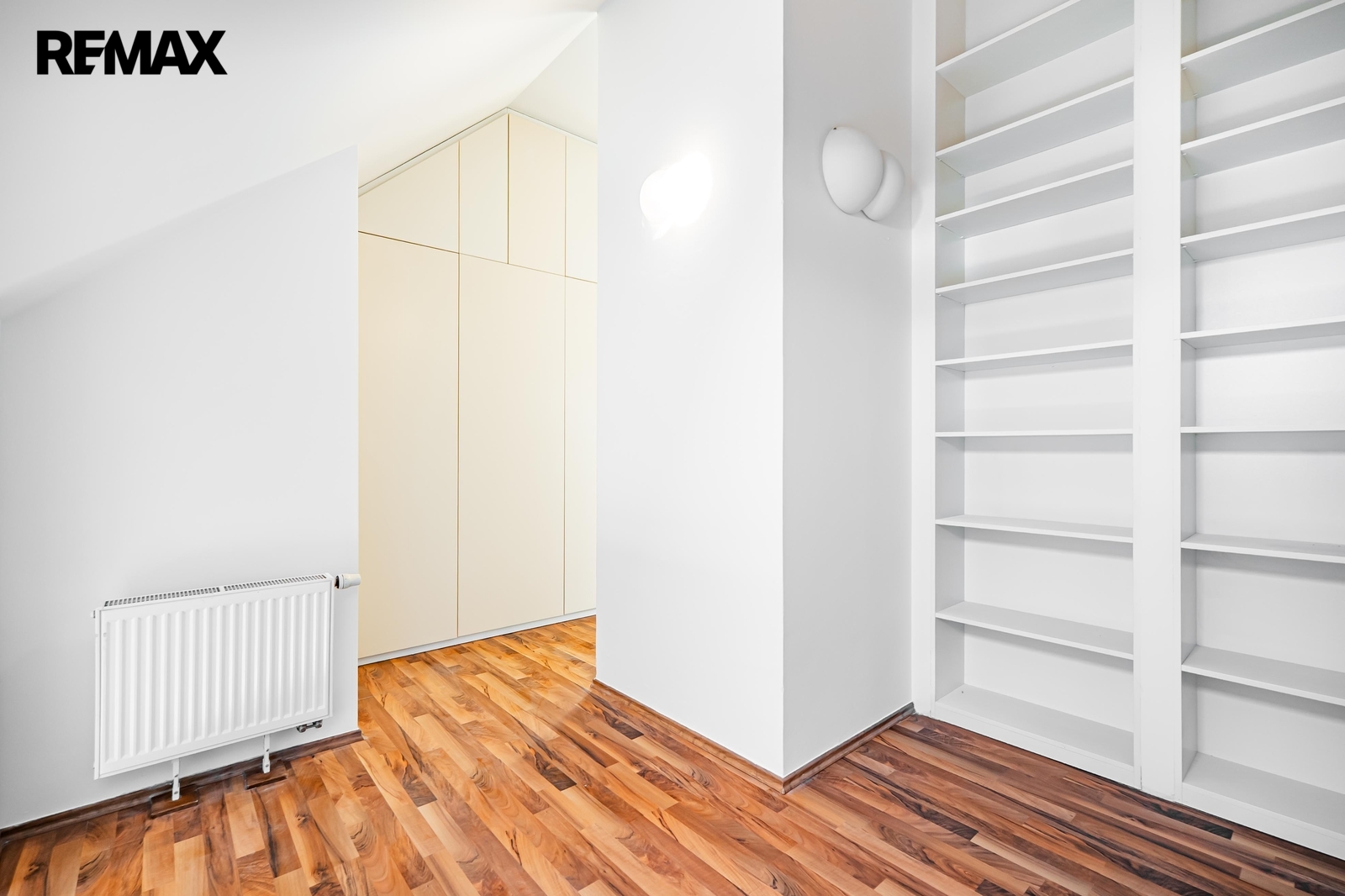 Podesta/pracovna v patře bytu