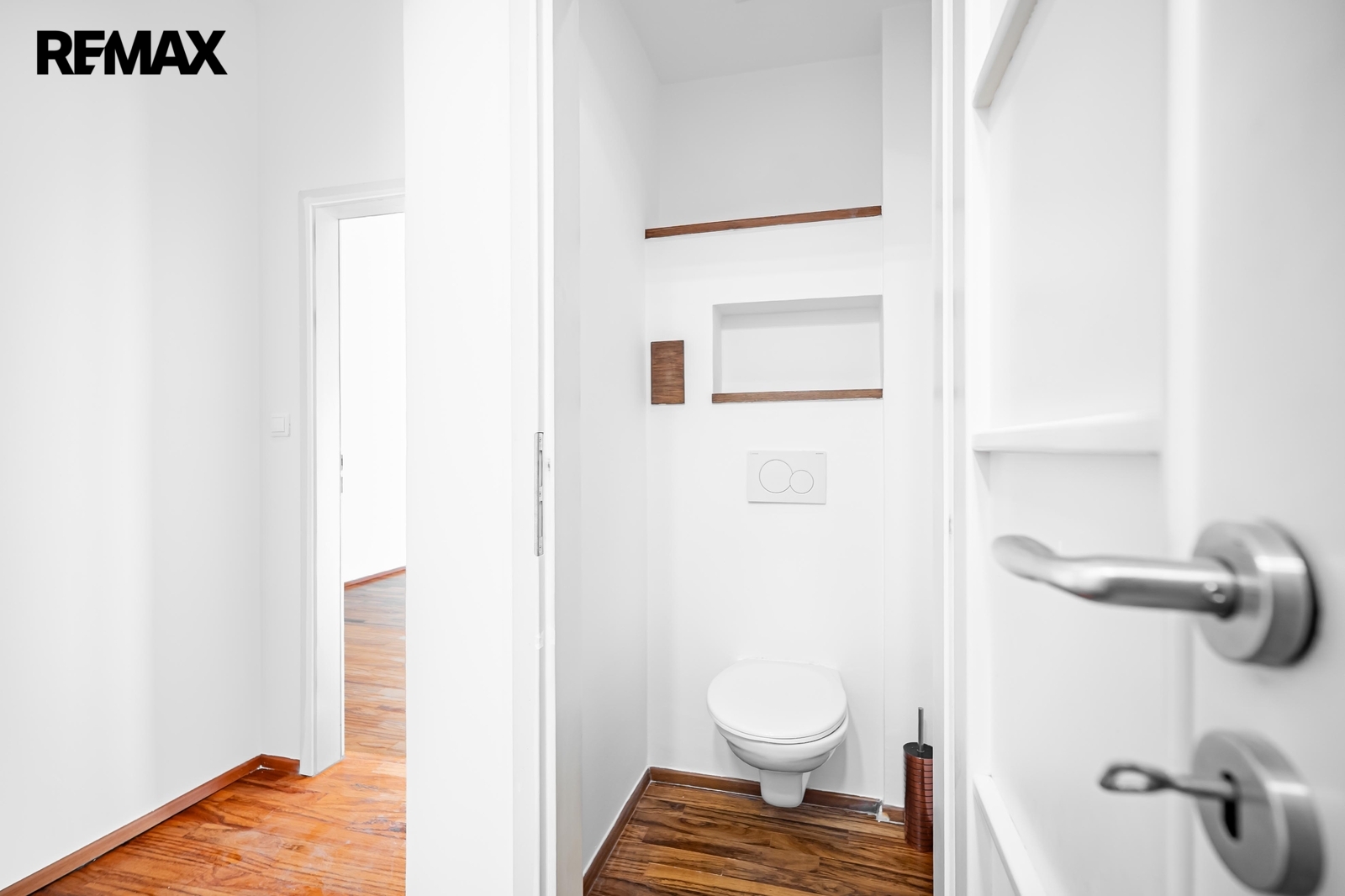 Samostatná toaleta v přízemí mezonetu