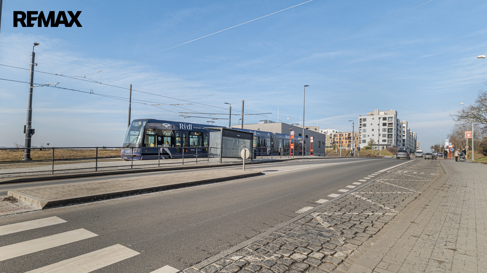 Tram. a bus zast. Dědina