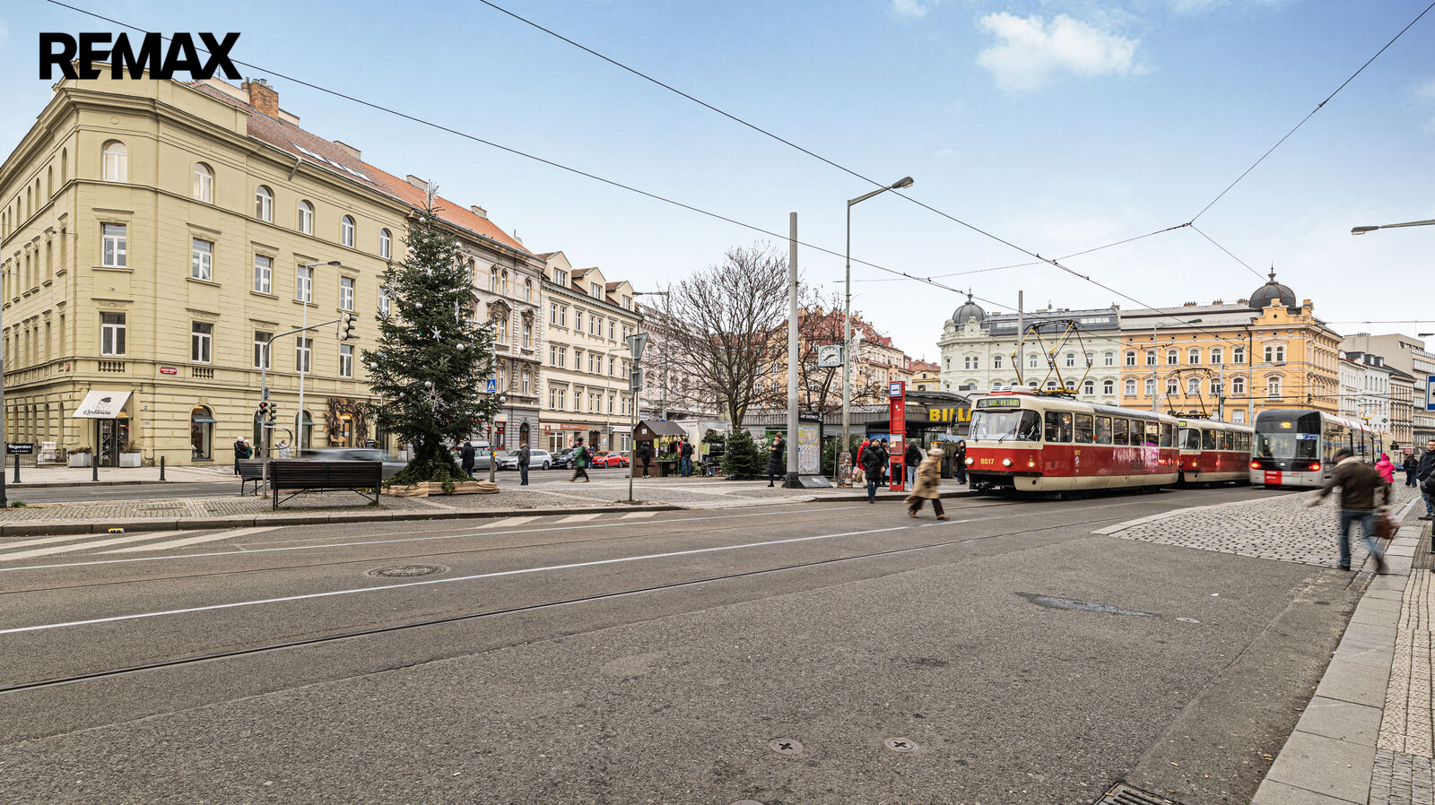 Letenské náměstí je jen pár minut pěší chůze