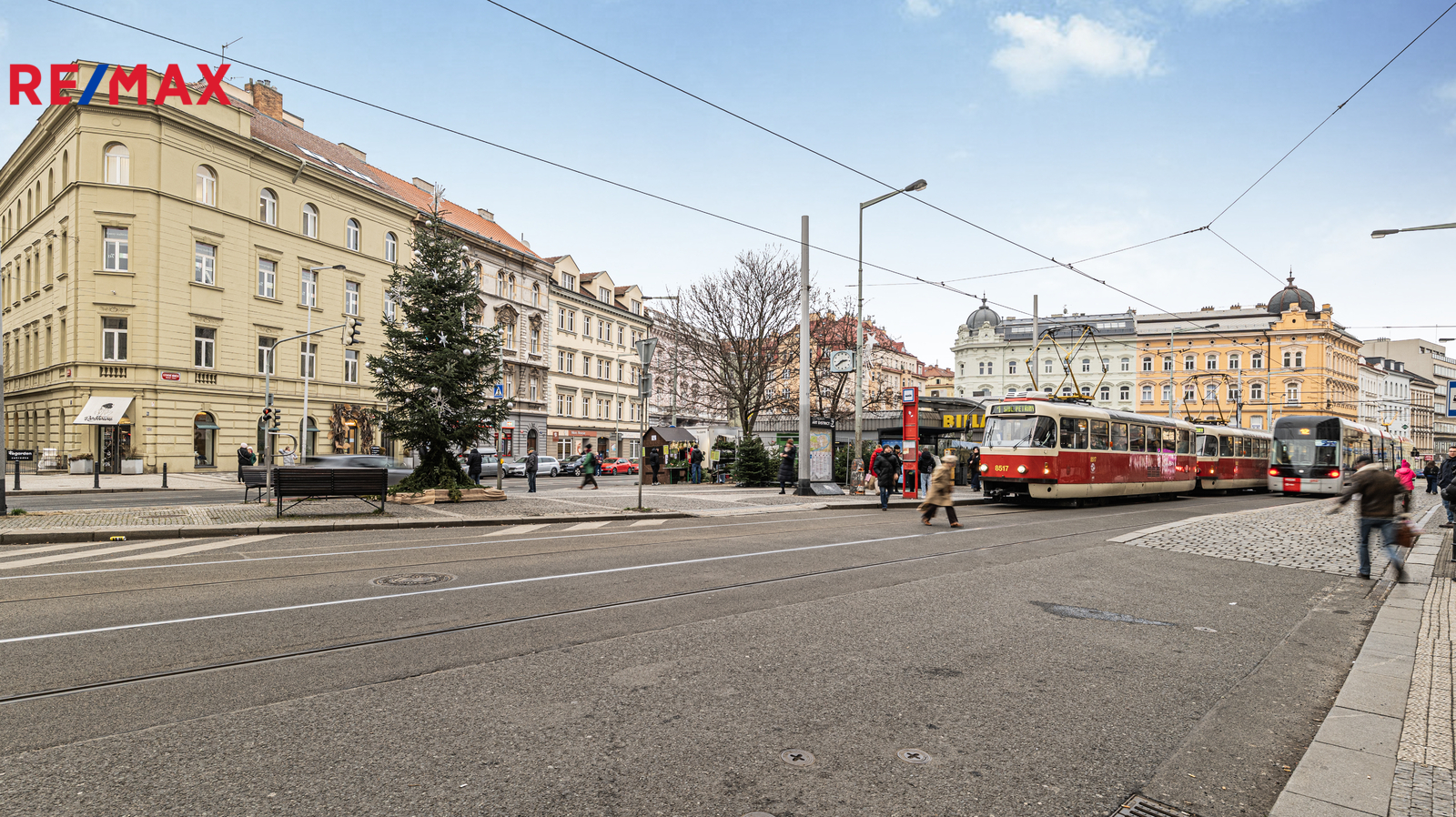 Letenské náměstí je jen pár minut pěší chůze