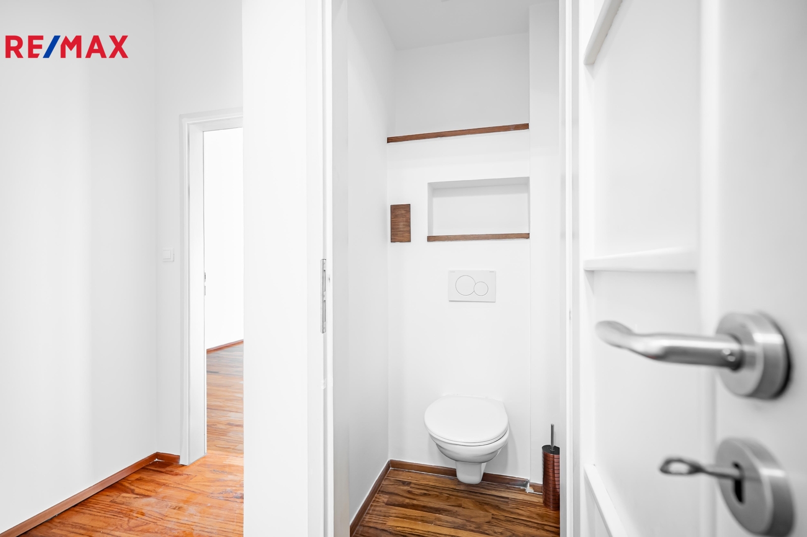 Samostatná toaleta v přízemí mezonetu