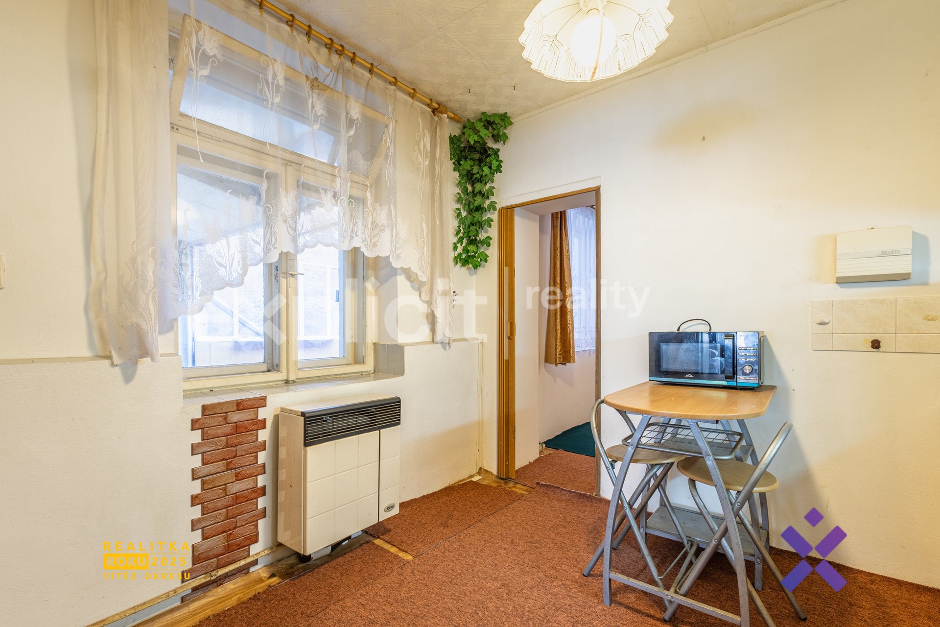 Tomáš Batík, Explicit Reality, Prodej rodinného domu 50 m&sup2; - Suchov