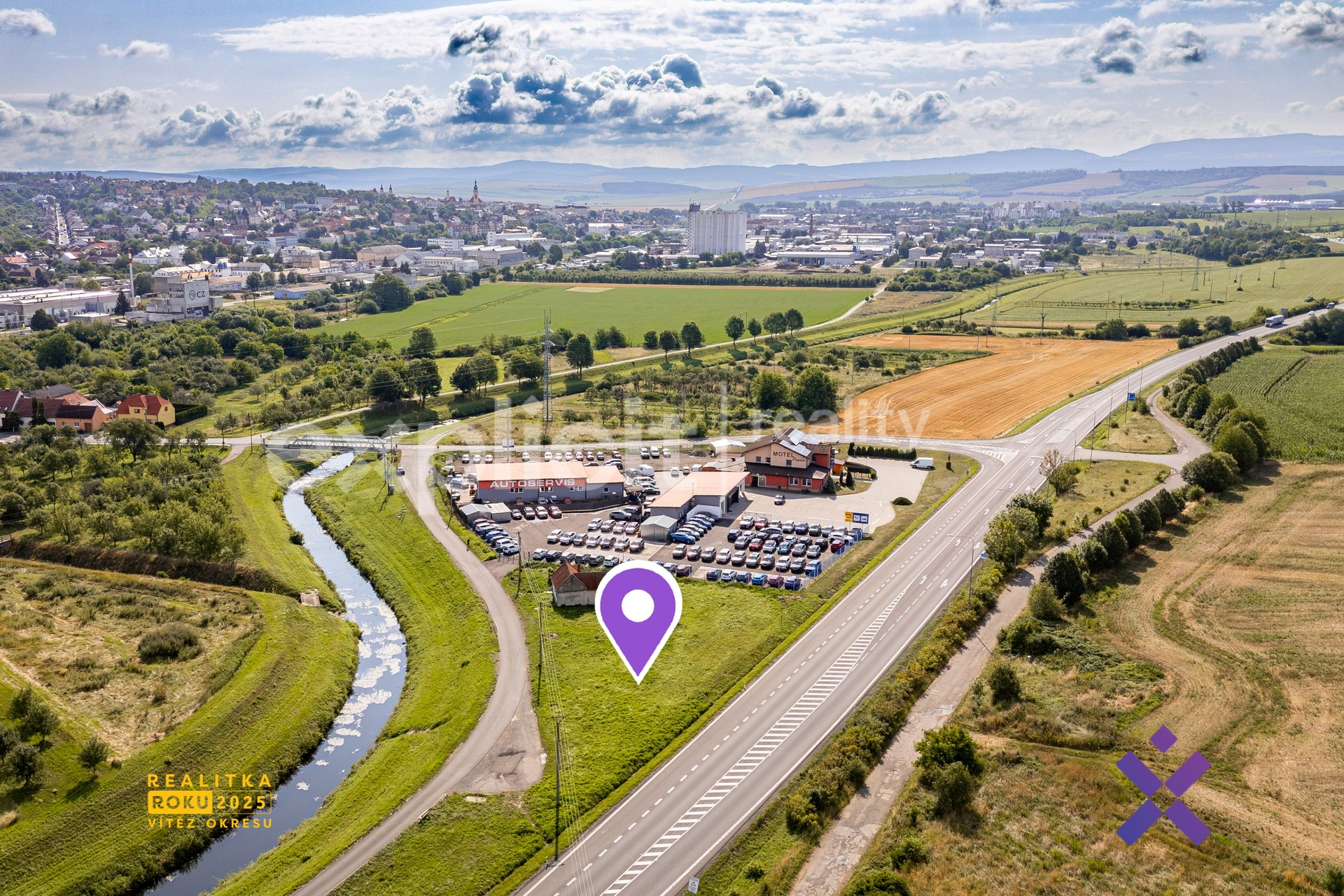 Prodej komerčního pozemku 1 715 m&sup2;, Uherský B