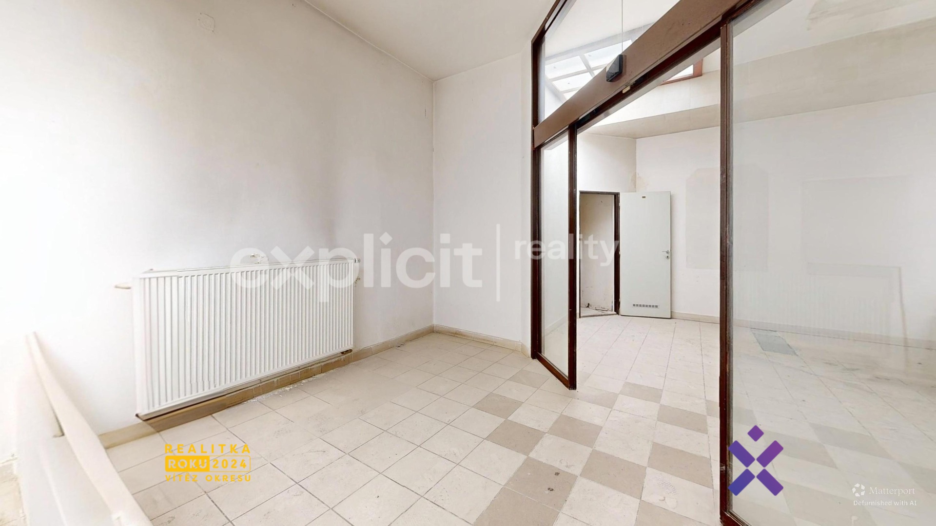 2-Kridlovicka-Hallway-Defurnished