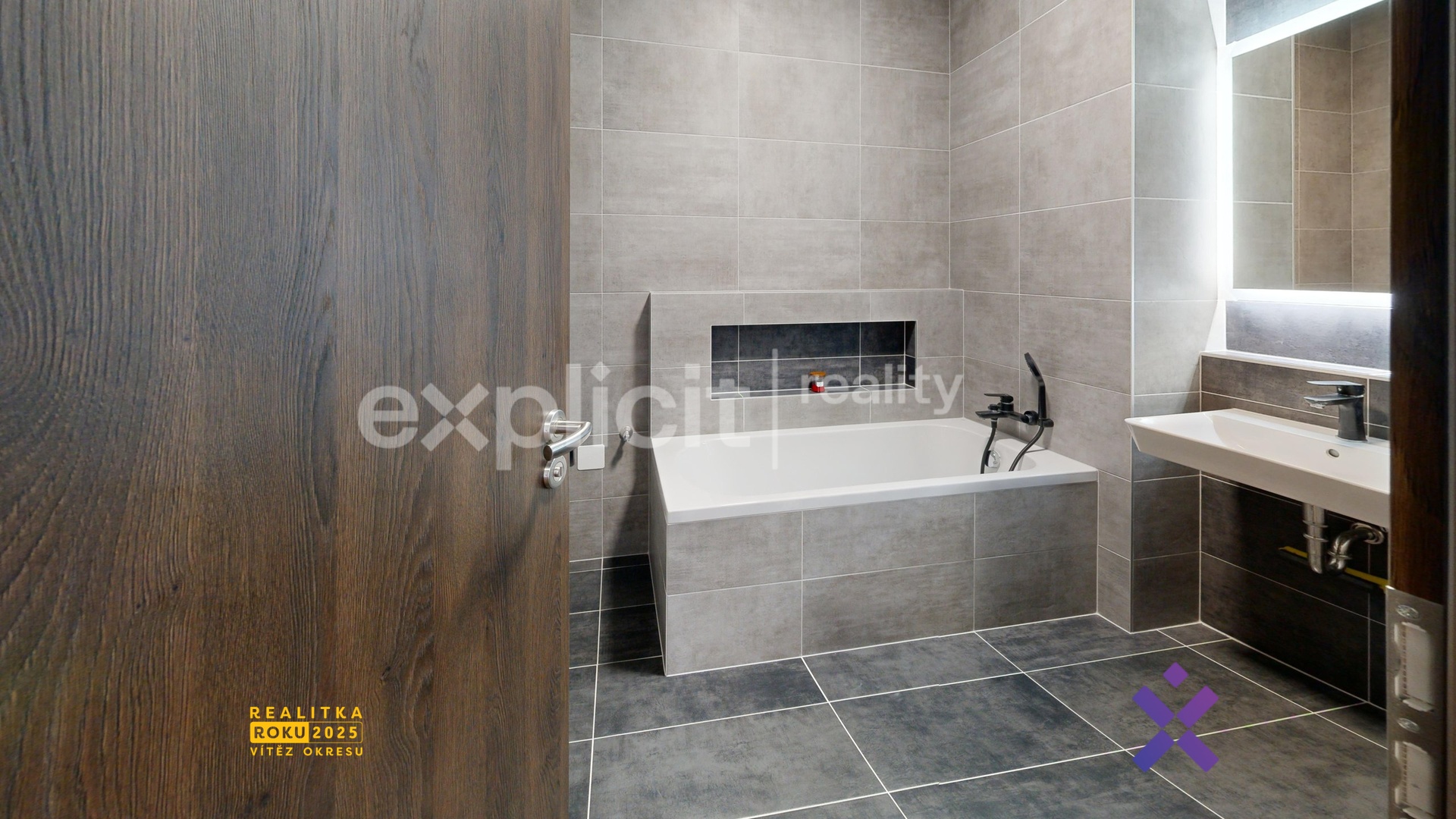 Pronajem-bytu-3kk-ul-Komenskeho-Frystak-Bathroom 1