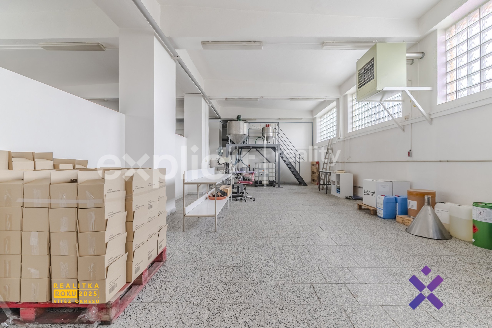 Prodej skladu a haly 3 394 m&sup2;, pozemek 6 552 