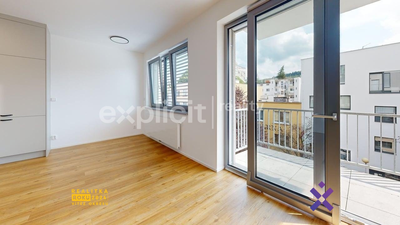 Sadova-7250-Living-Room 1