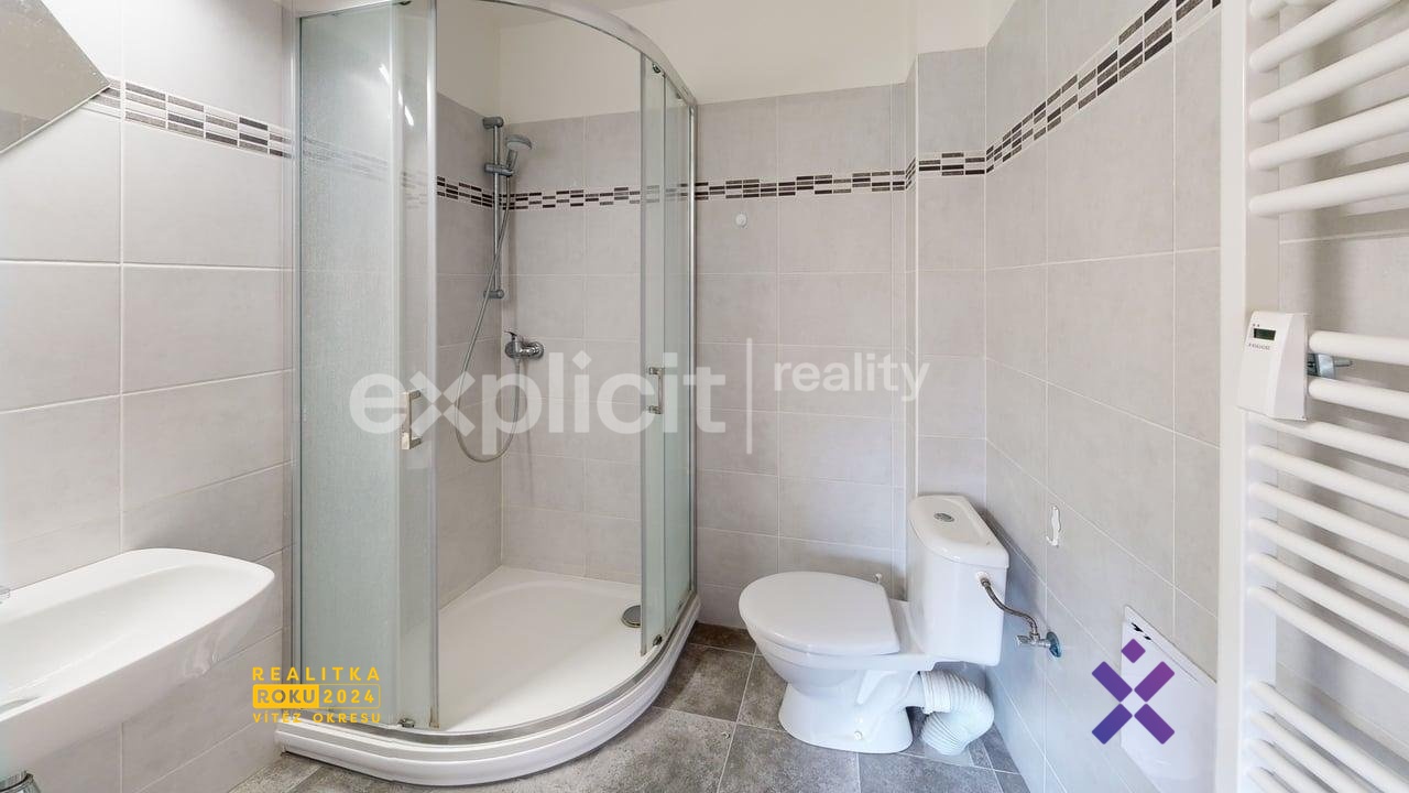 E112-Veselka-Bathroom