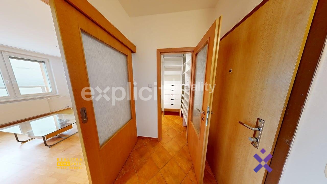 Tomáš Batík, Explicit reality, Pronájem bytu 3+1 68 m&sup2;