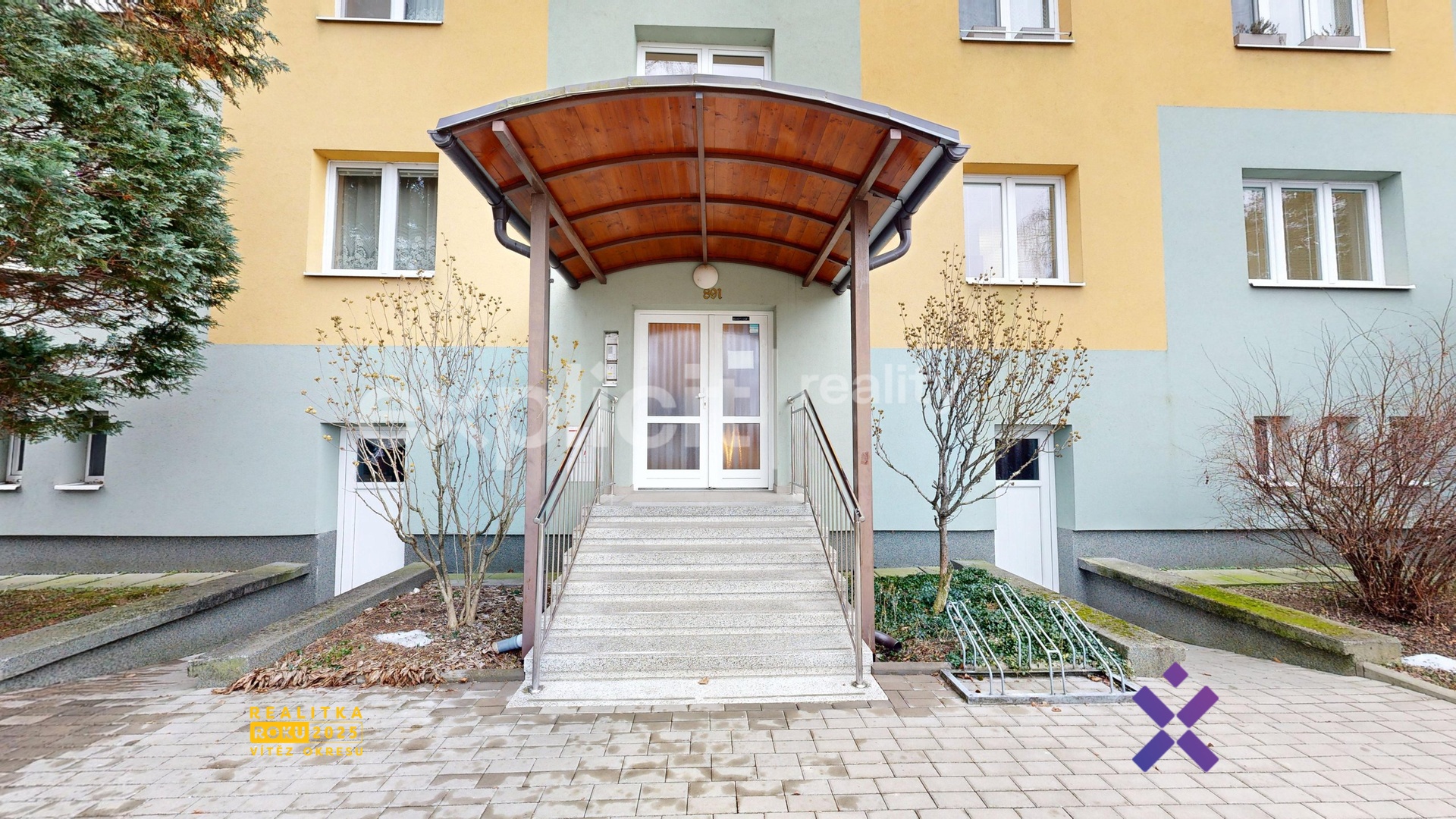 vstup do bytového domu