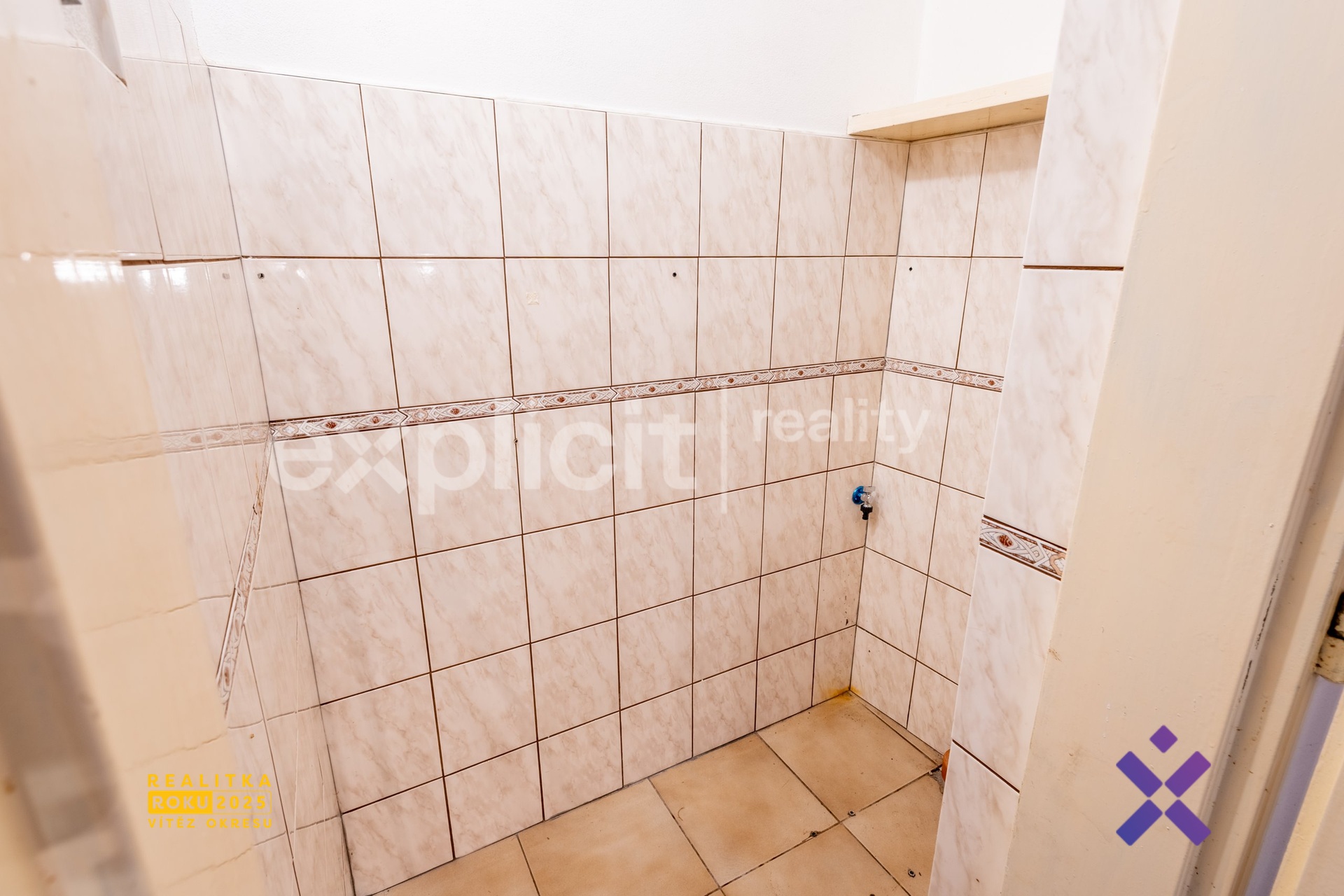 Tomáš Batík, Explicit Reality, Prodej rodinného domu 50 m&sup2; - Suchov