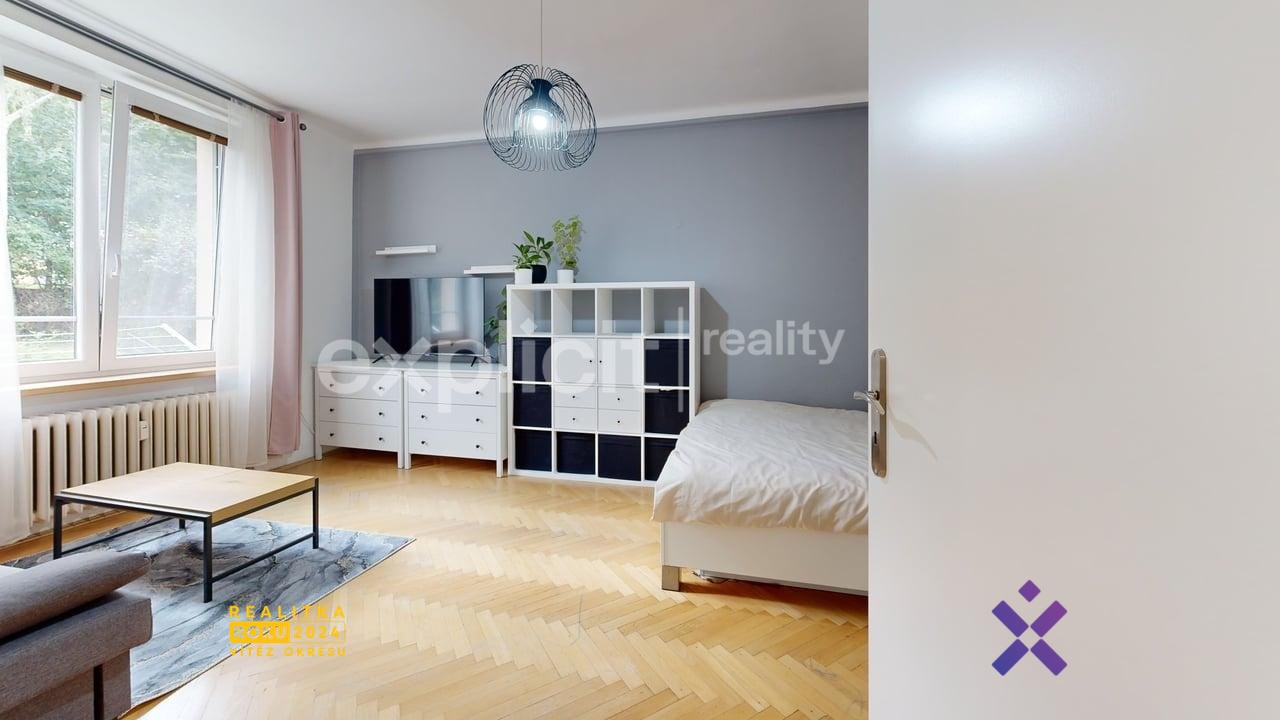 3936-trida-Tomase-Bati-Bedroom