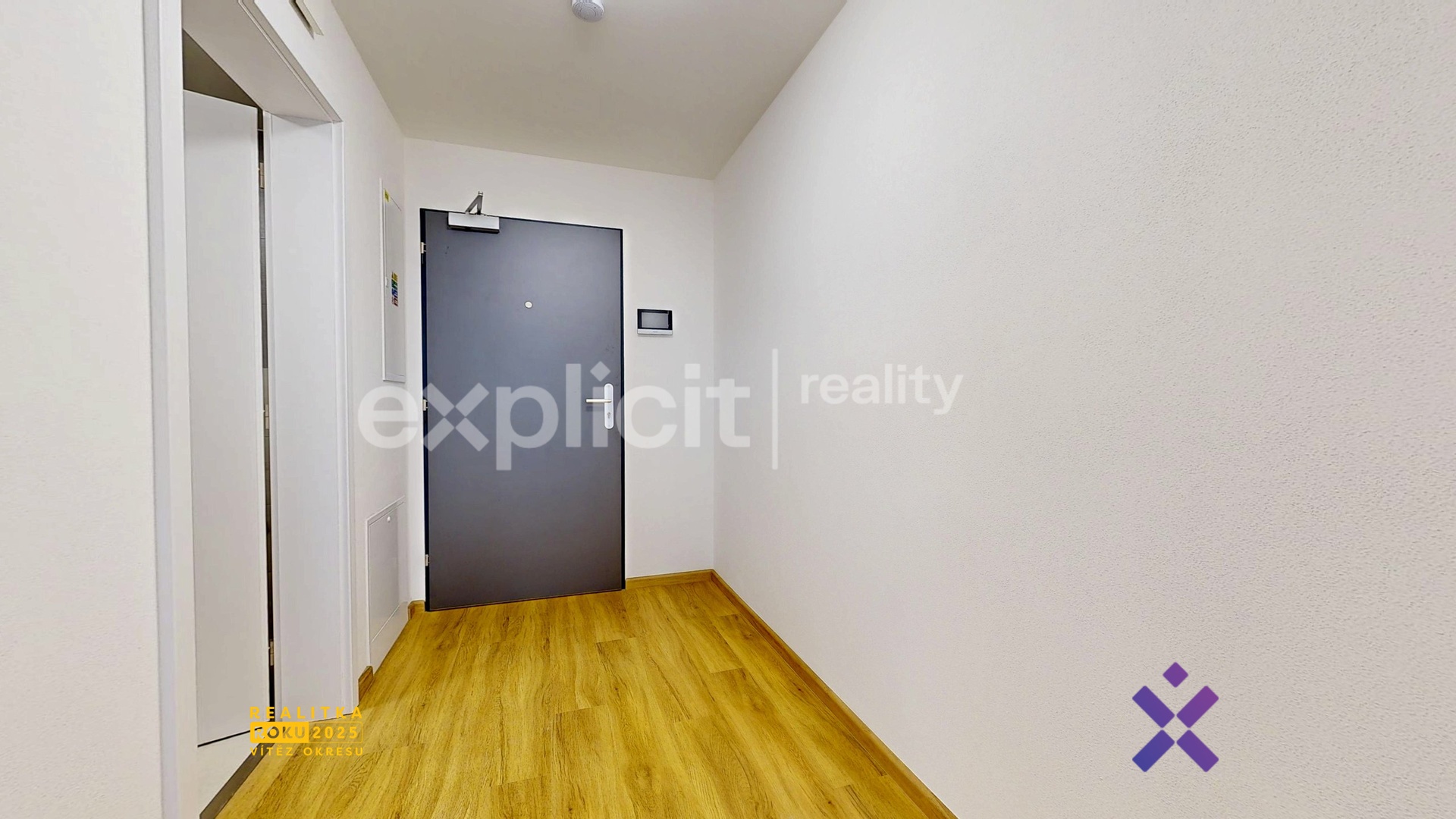 Filip Hladiš-realitní makléř, Podnájem bytu 1+kk 39 m&sup2; v novostavbě projektu Comenius Towers, Uhersk