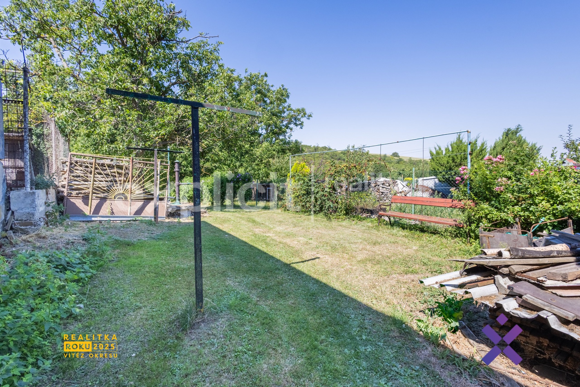 Tomáš Batík, Explicit Reality, Prodej rodinného domu 50 m&sup2; - Suchov