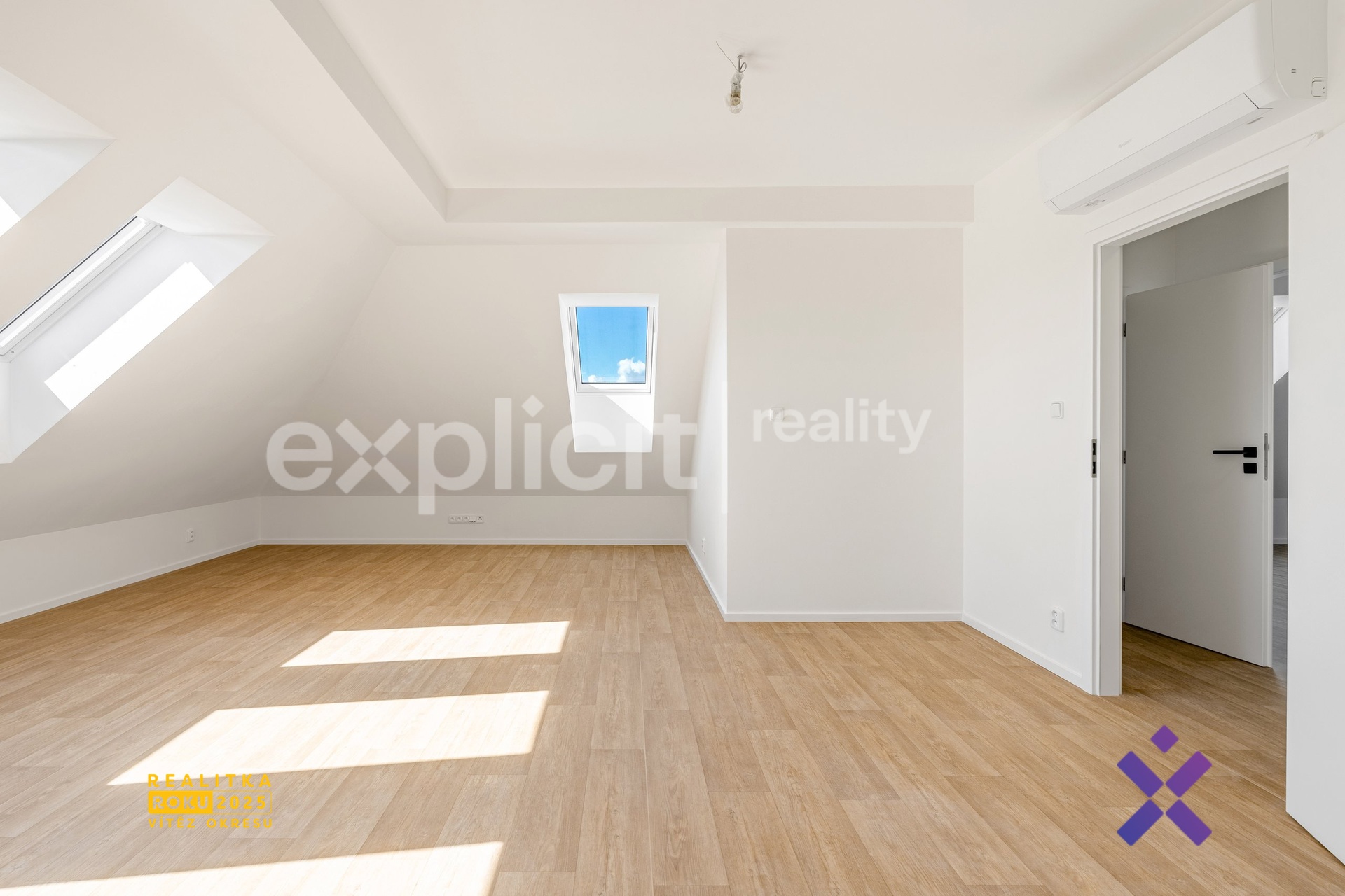 Tomáš Batík, Explicit Reality, Pronájem bytu 3+kk, 94 m&sup2;; Hostovlice