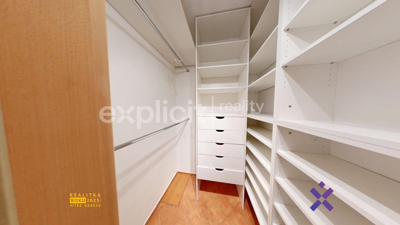 Tomáš Batík, Explicit reality, Pronájem bytu 3+1 68 m&sup2;