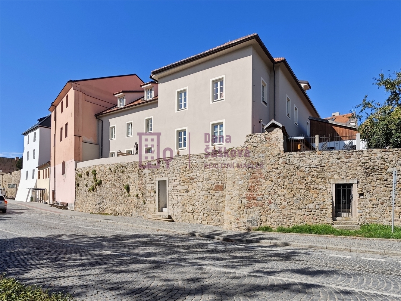 Pohled zvenku 1.jpg