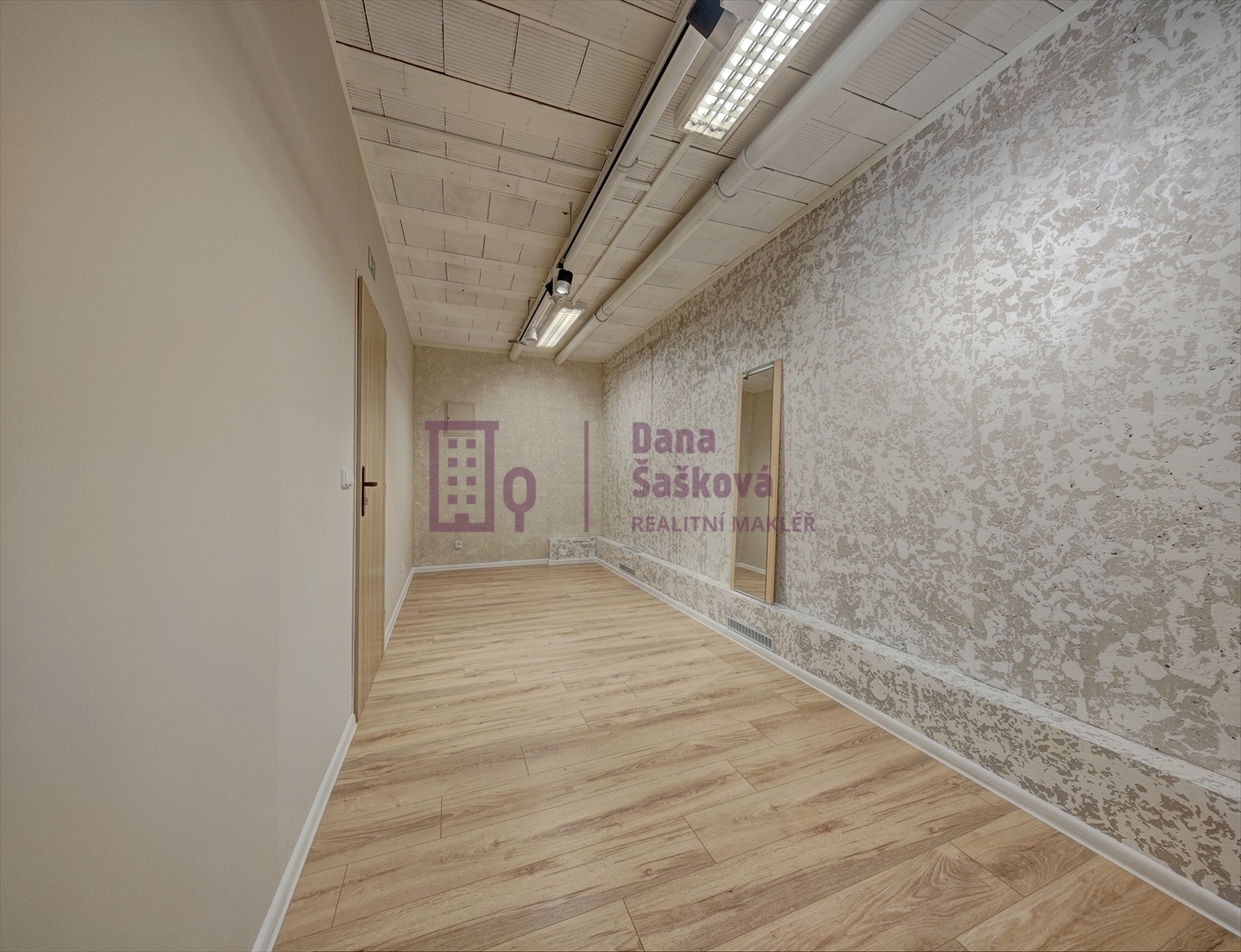 IMG_20241112_143712_13_15_19_21_Interior 2.jpg