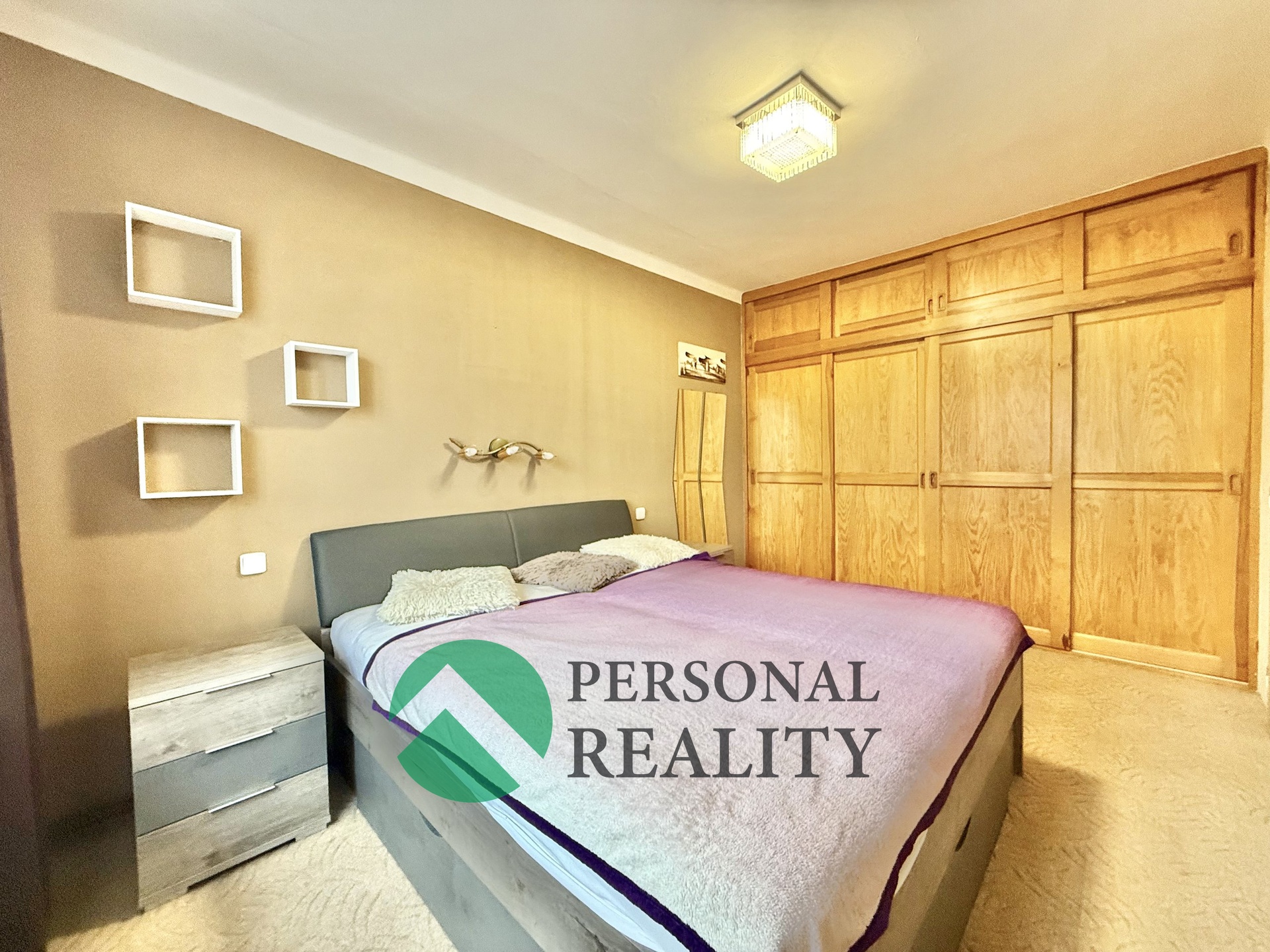 0EDA5C94-C8F5-40F5-BF03-1C2816B657EE_1_201_a