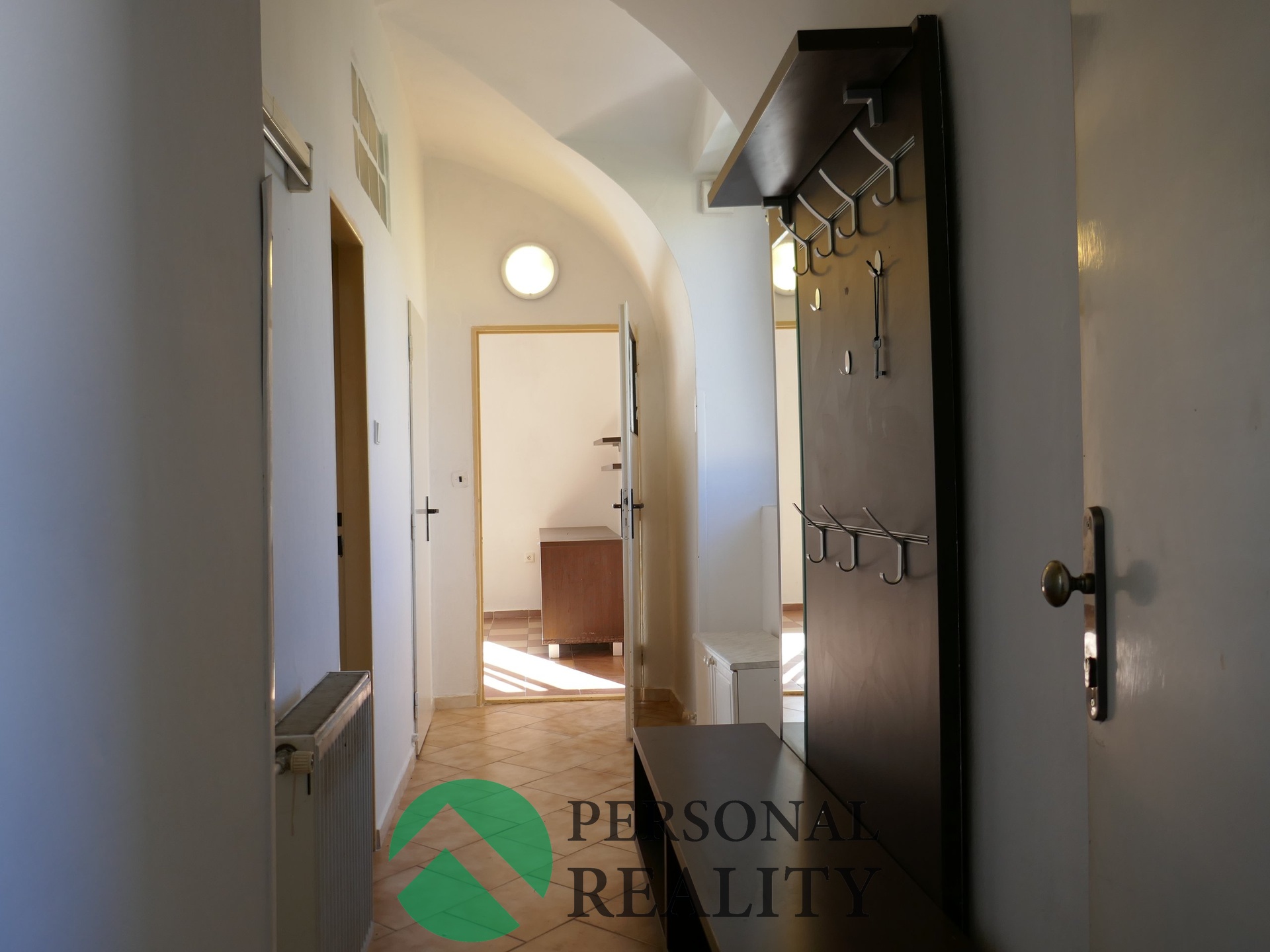 Předsíň - průhled do kuchyněPředsíň - průhled do kuchyně