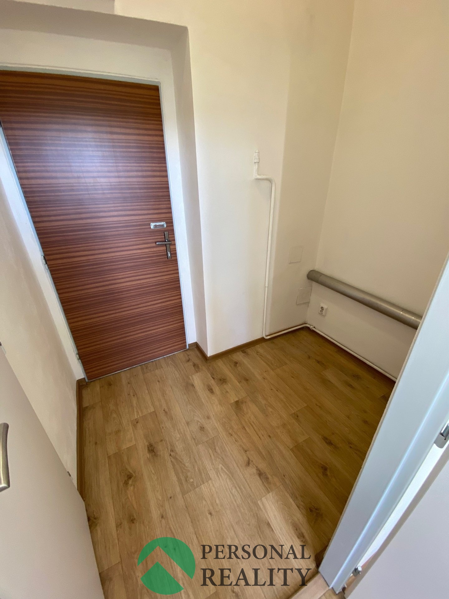 pronajem-garsoniery-21-m2-kladno-centrum-99c7c992-