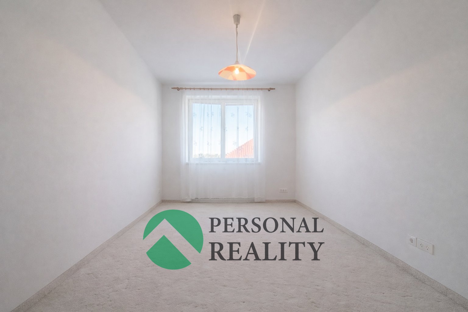 Pra?zdna? loz?nice se slunec?ni?m sve?tlem