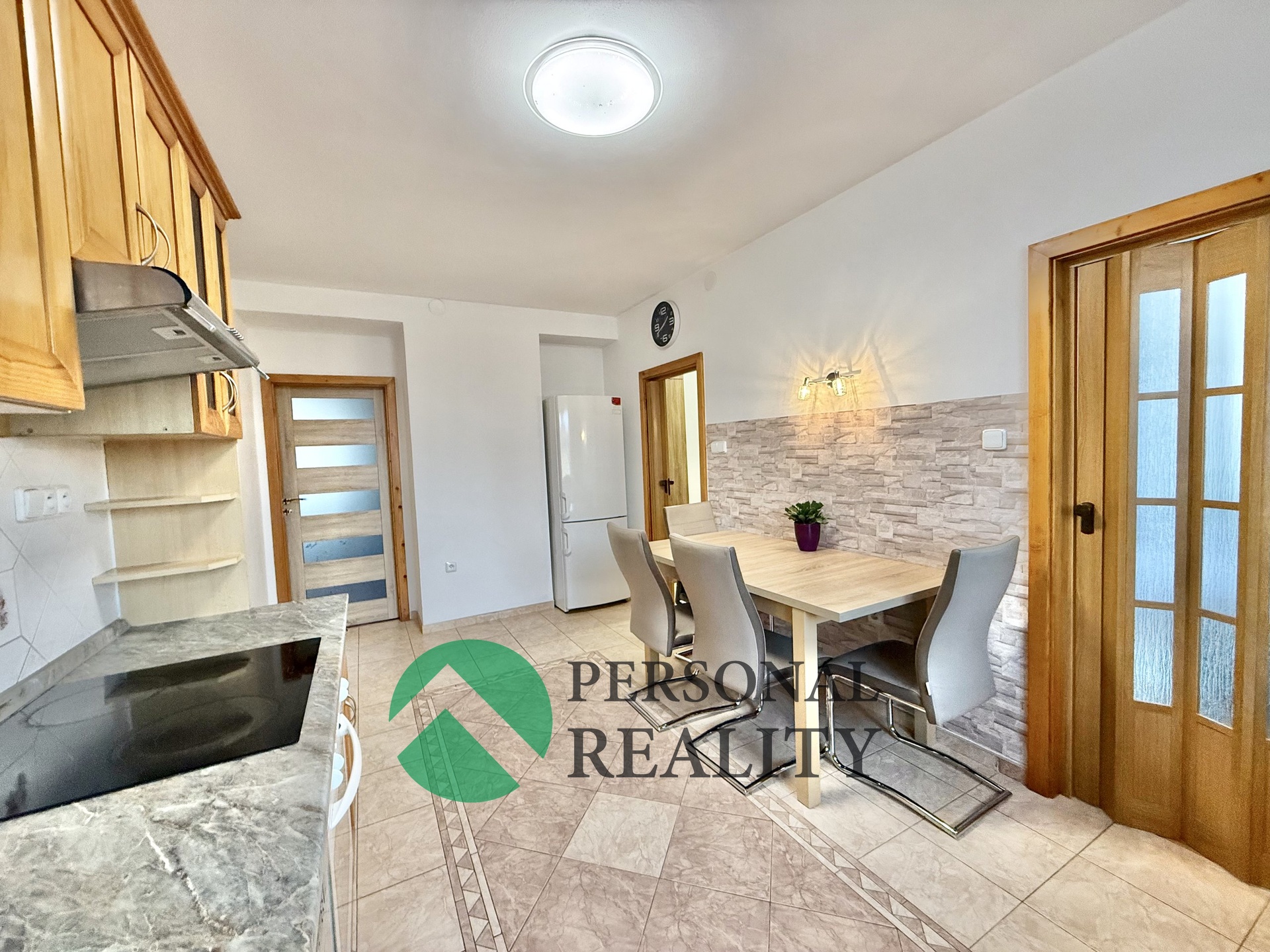 F0C57F31-F1F3-4EFF-B3FB-E69C77DA4B7D_1_201_a