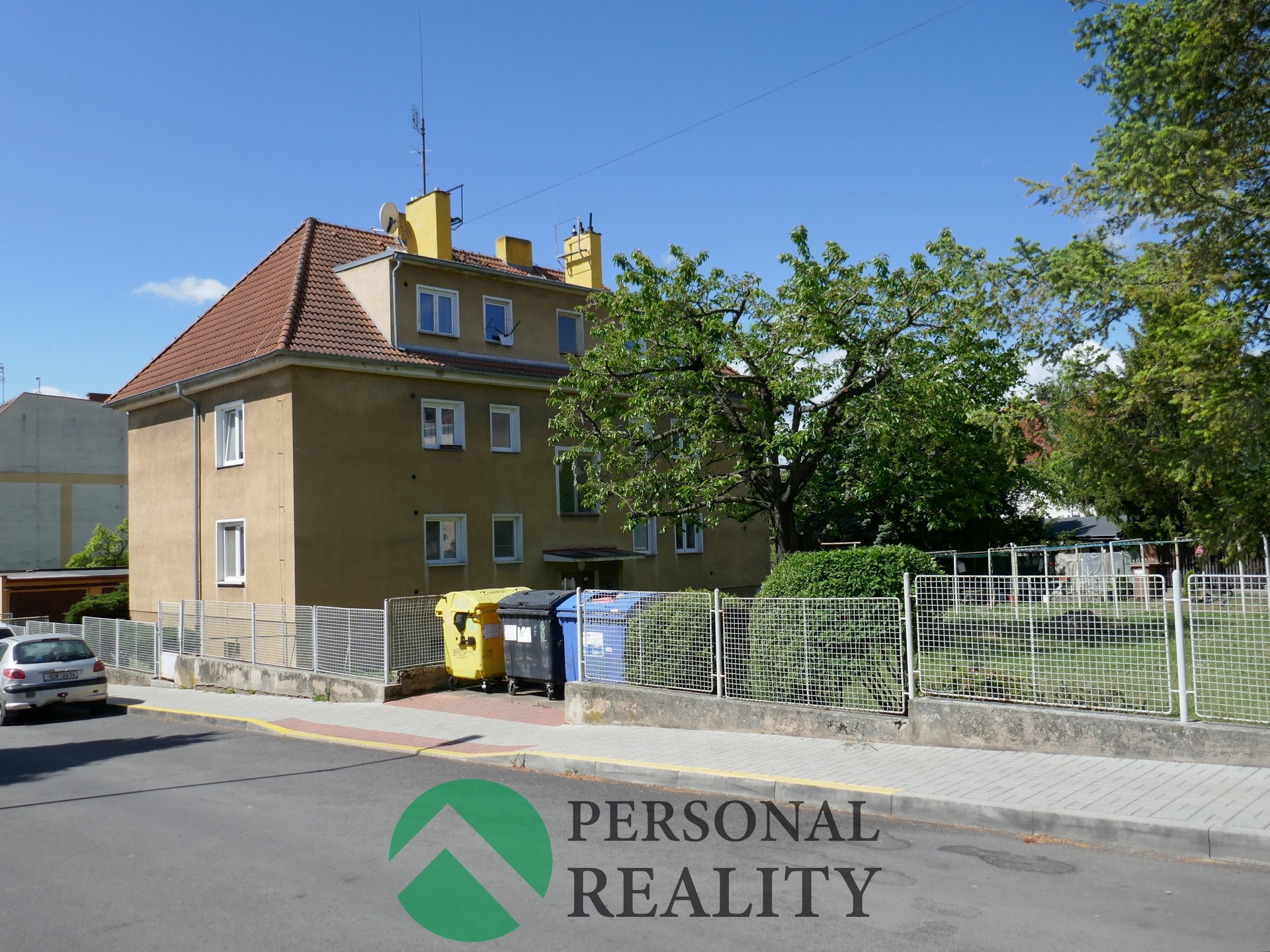 pohled na dům z ulice