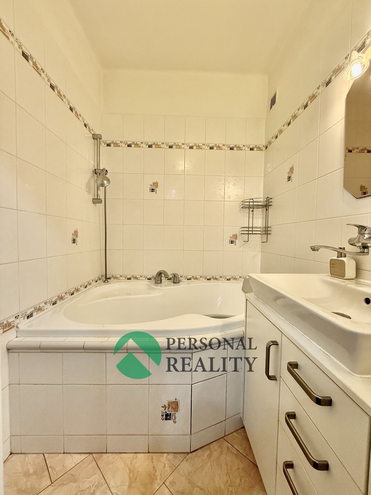 3735E0E3-C65A-4F0A-A156-2FDBC62DB661_1_201_a